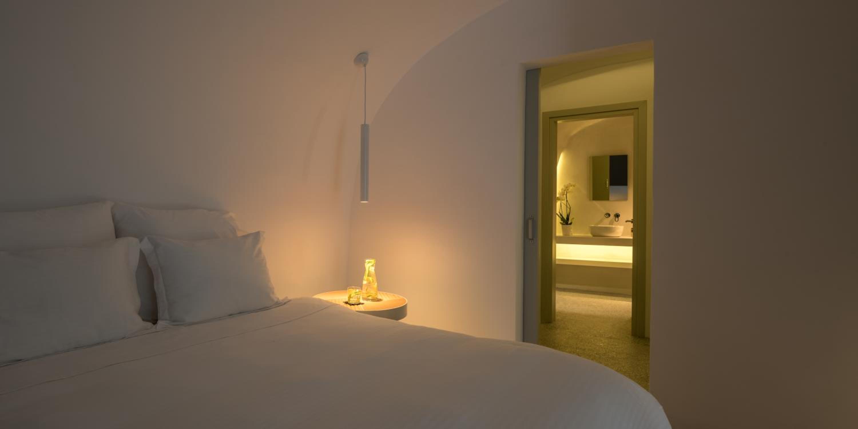 Majestic Suite with private outdoor heated plunge pool and Caldera view - Photo 3