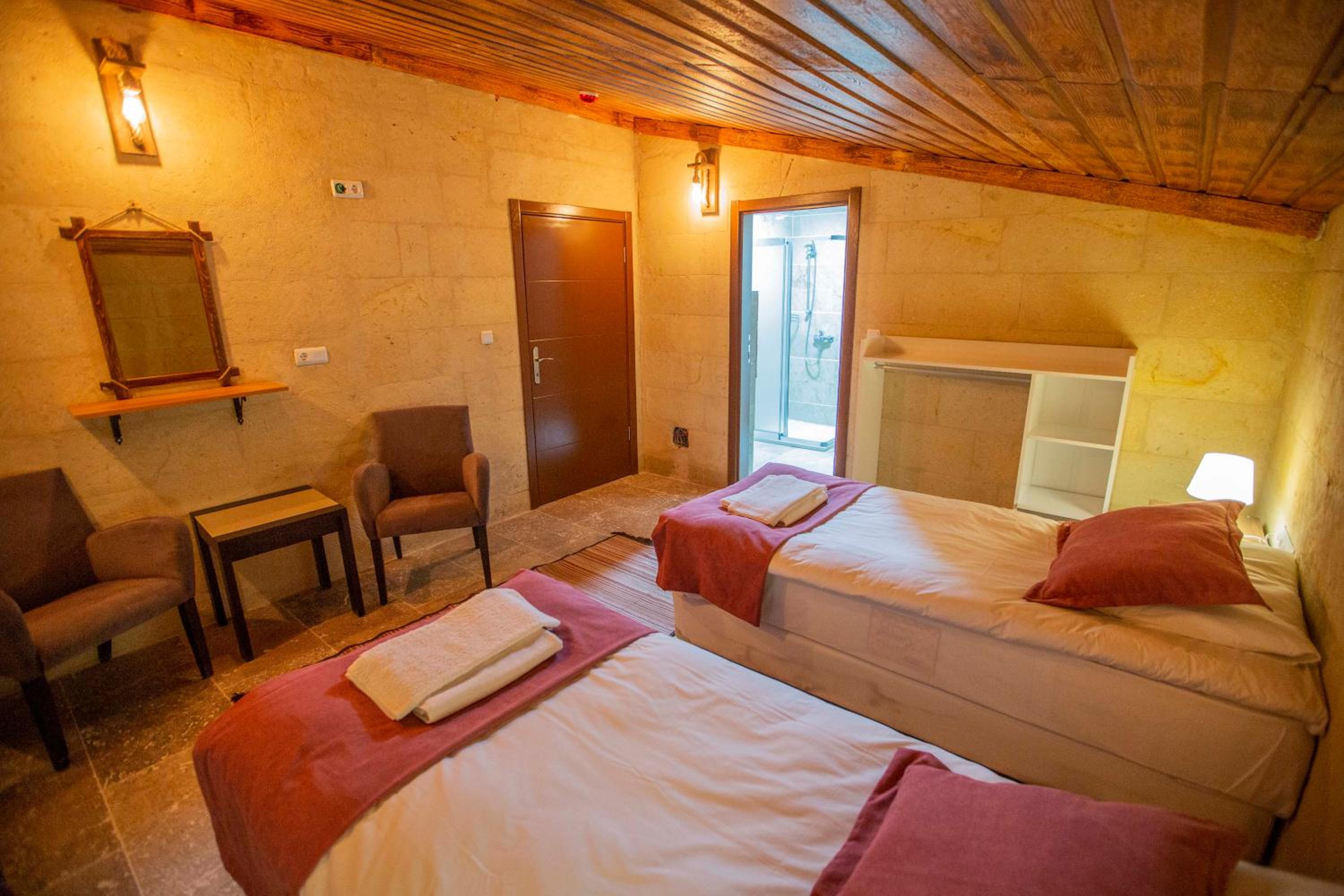 Economy Double Room - Photo 5