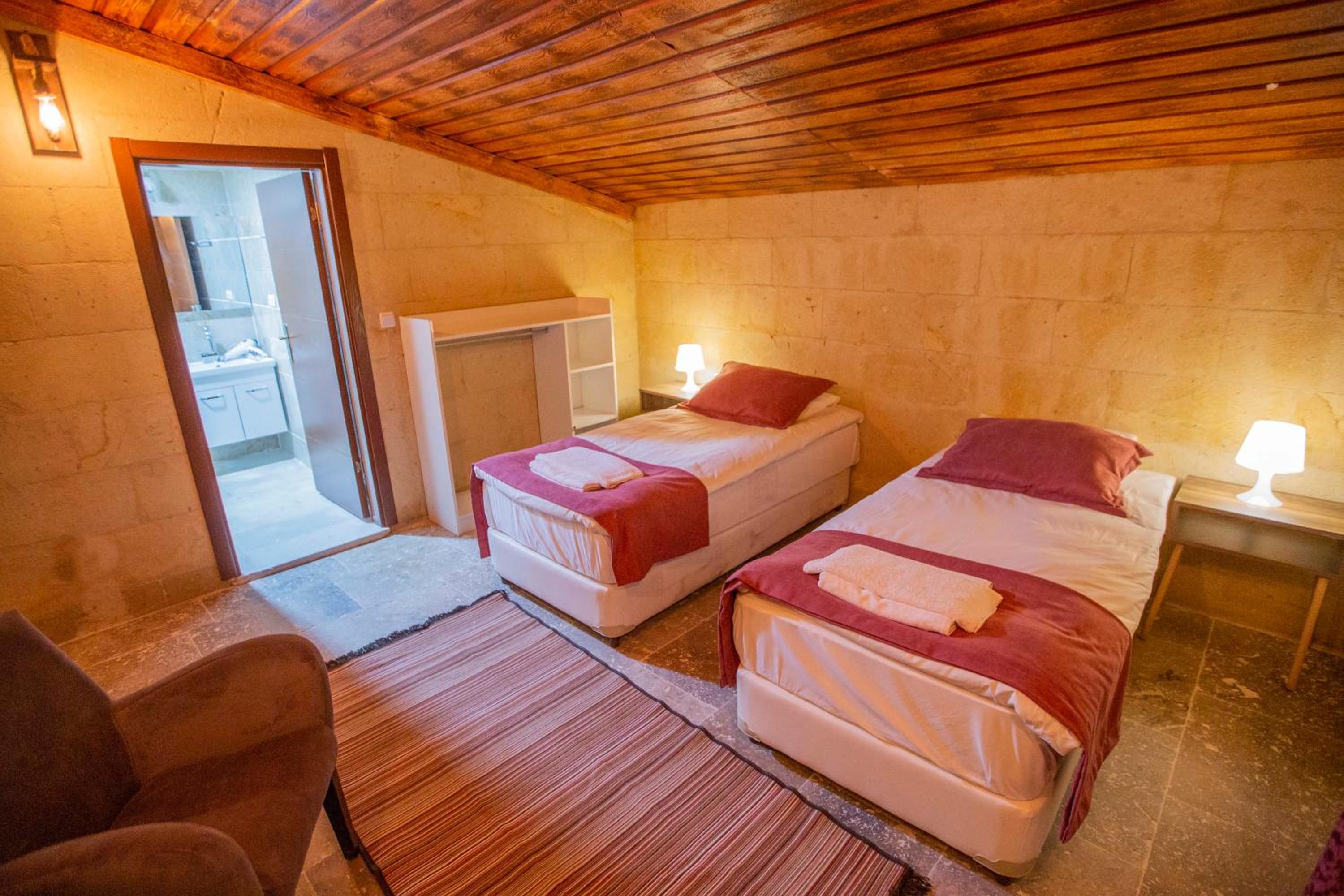 Economy Double Room - Photo 4