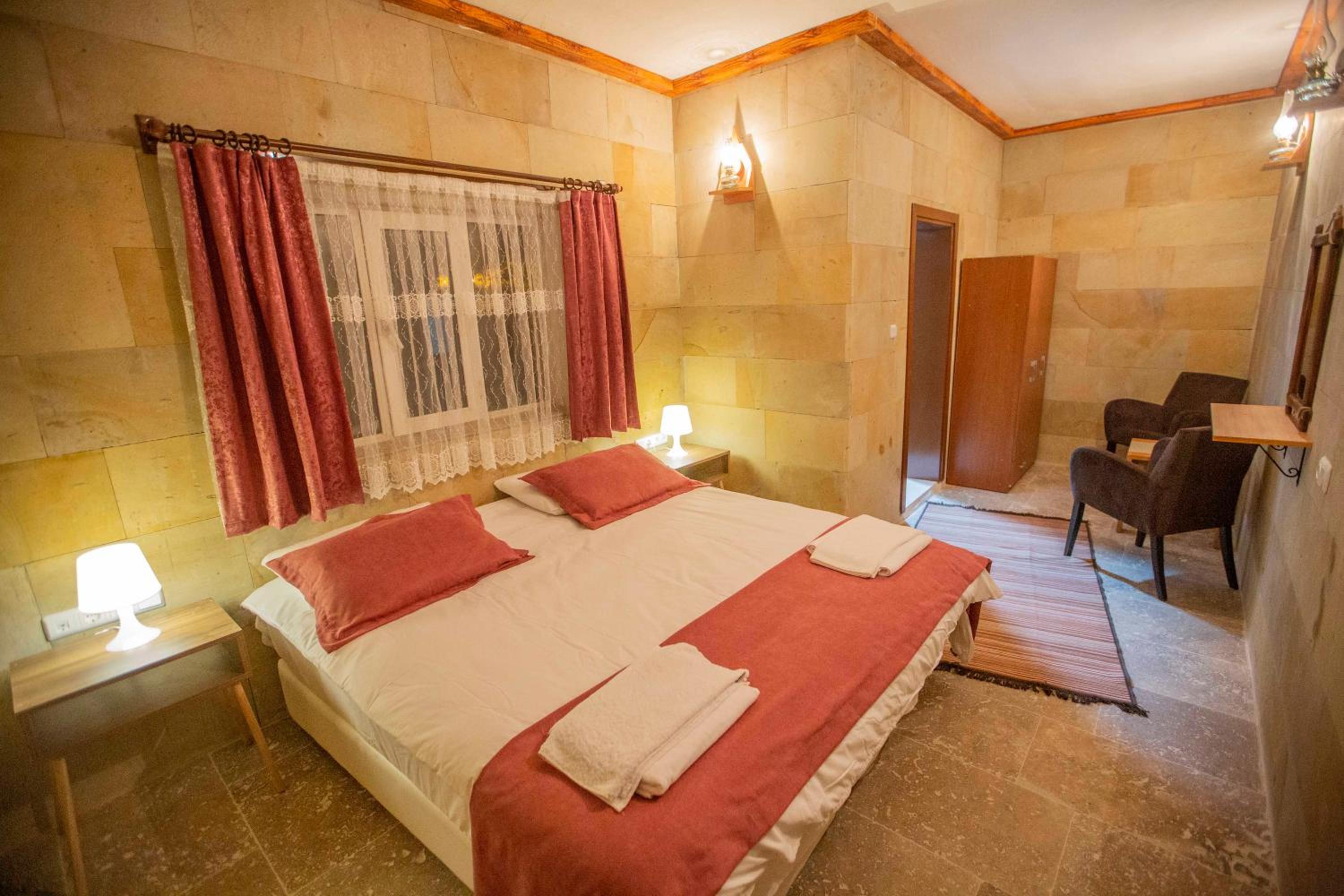 Economy Double Room - Photo 13