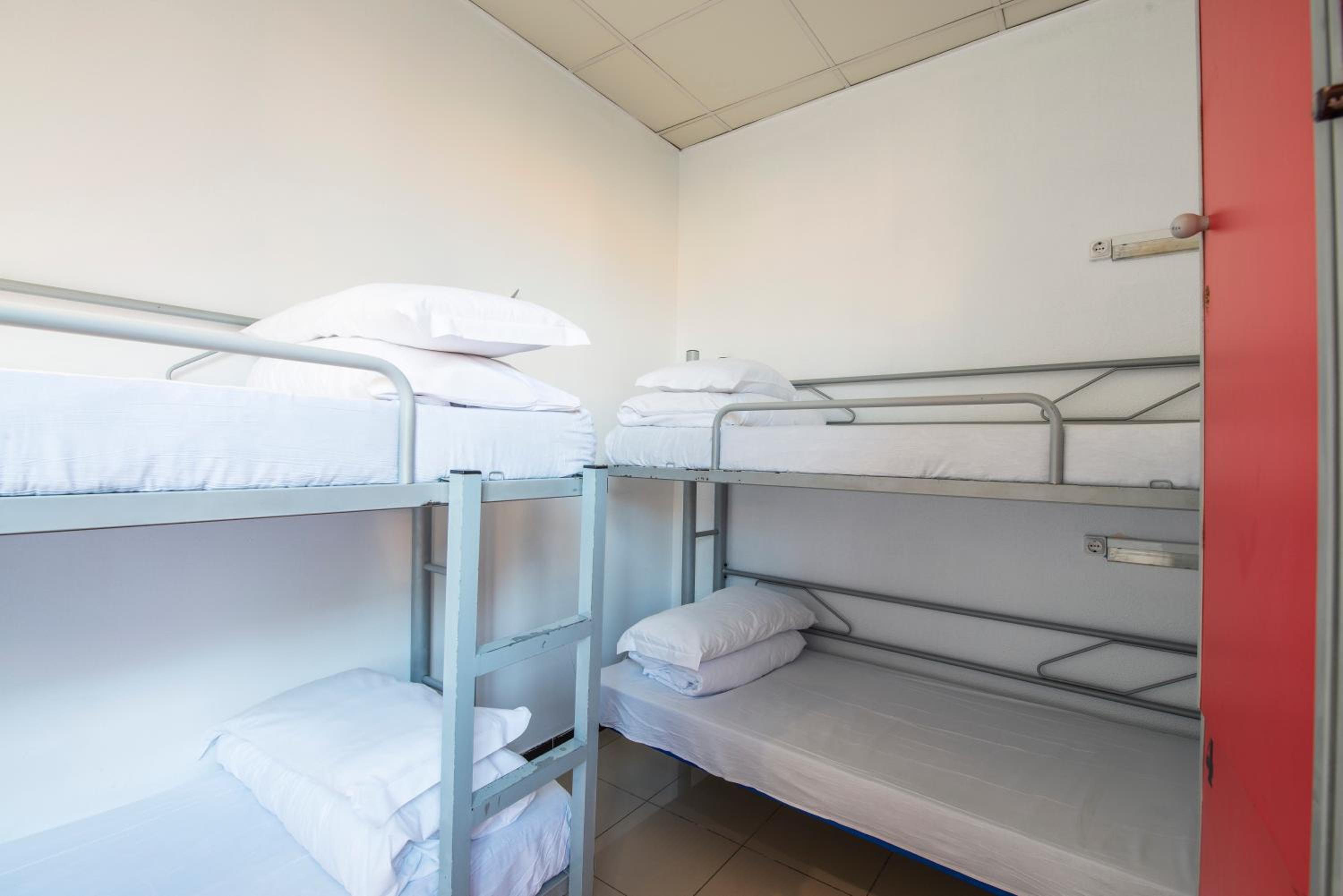 Bed in 4-Bed Male Dorm Shared Bathroom
