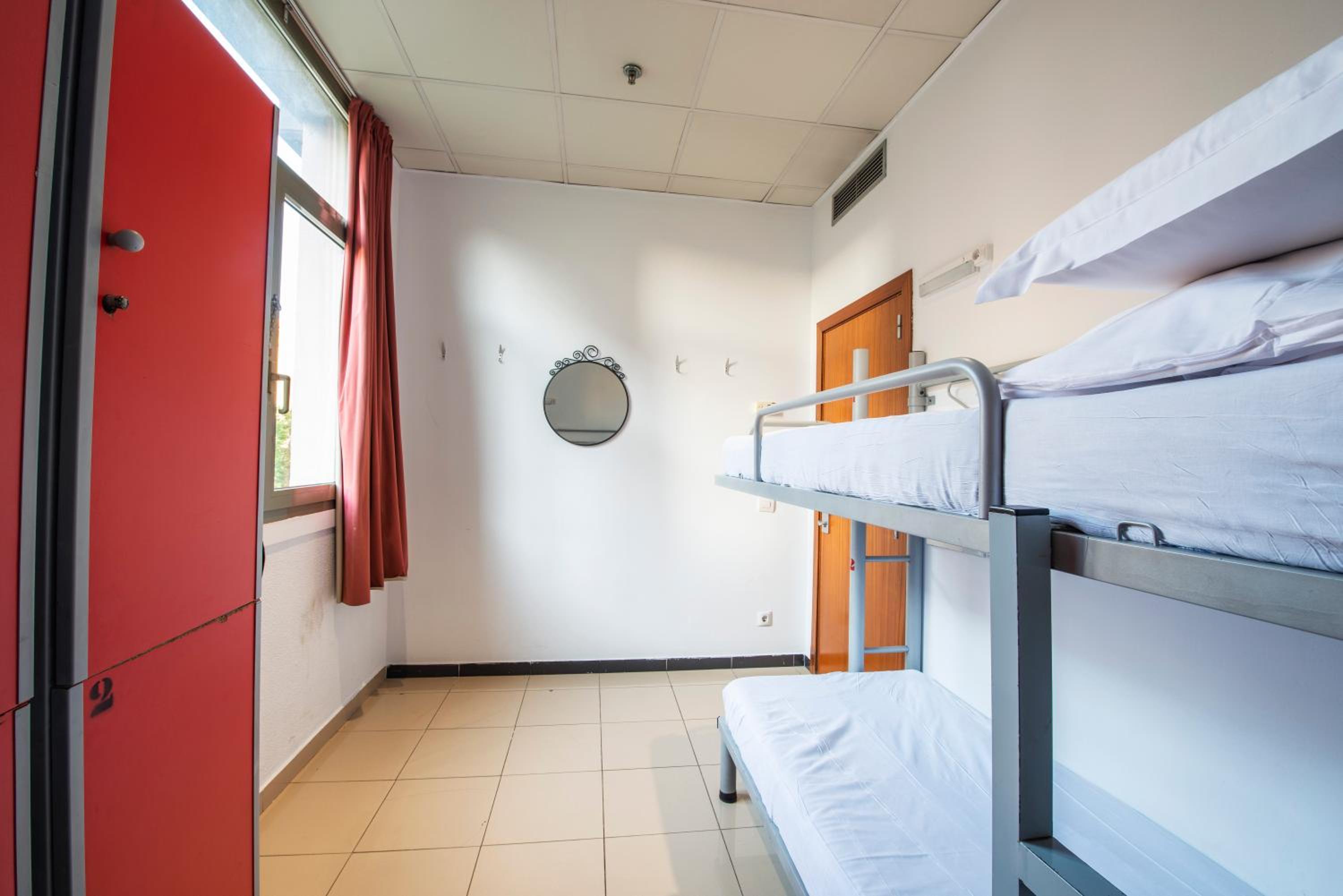 Bed in 4-Bed Male Dorm Shared Bathroom photo 2