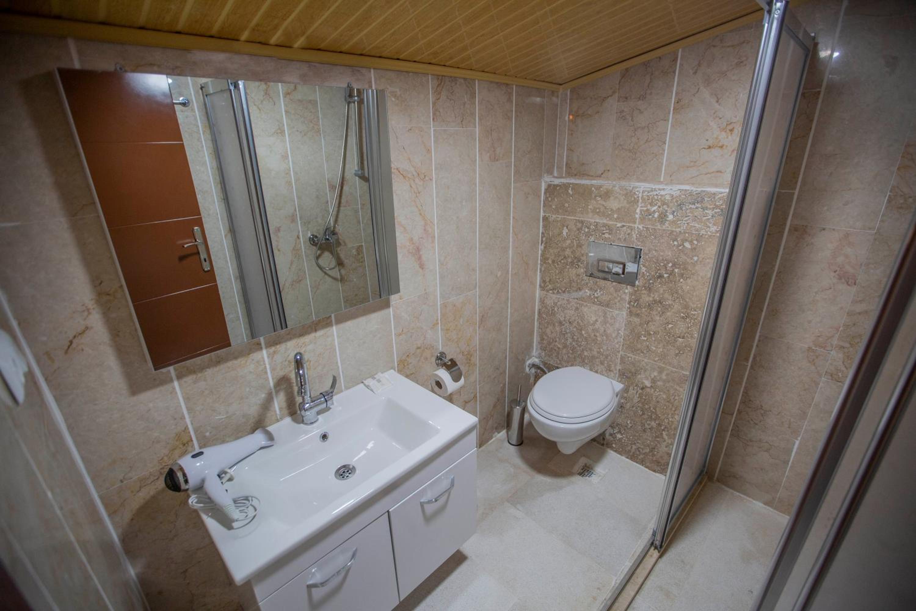 Economy Double Room - Photo 7