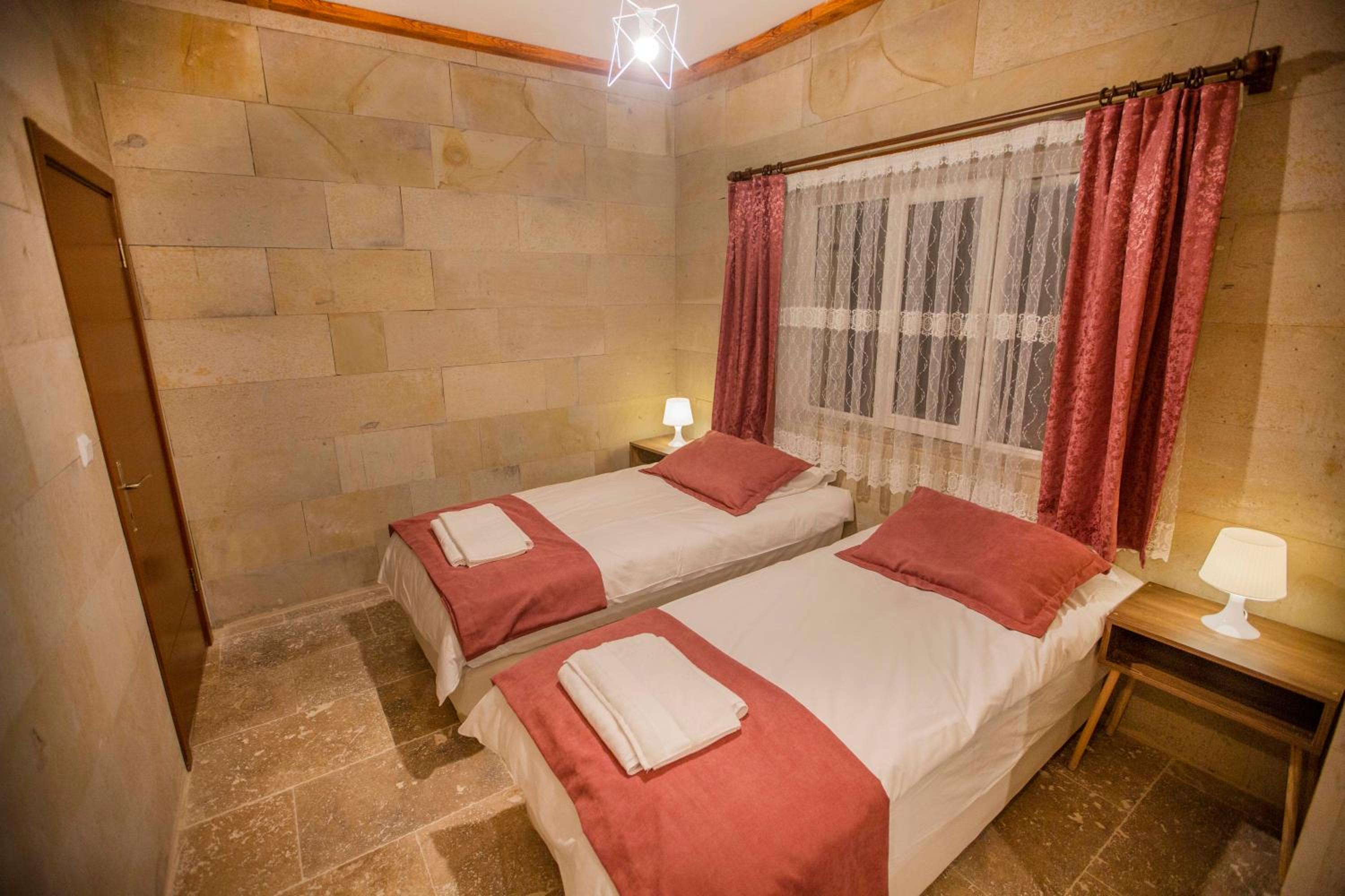 Economy Double Room - Photo 12