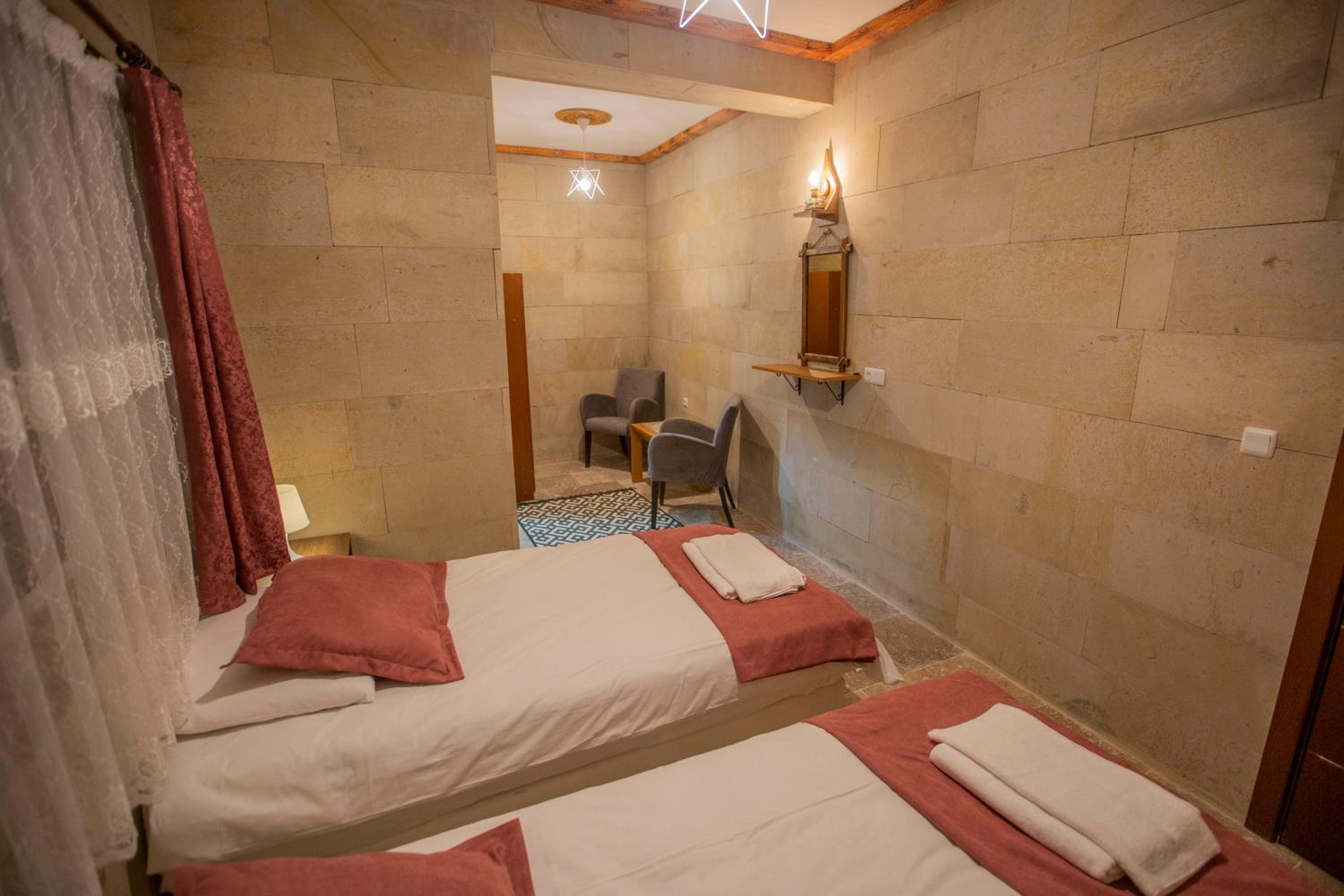 Economy Double Room - Photo 11