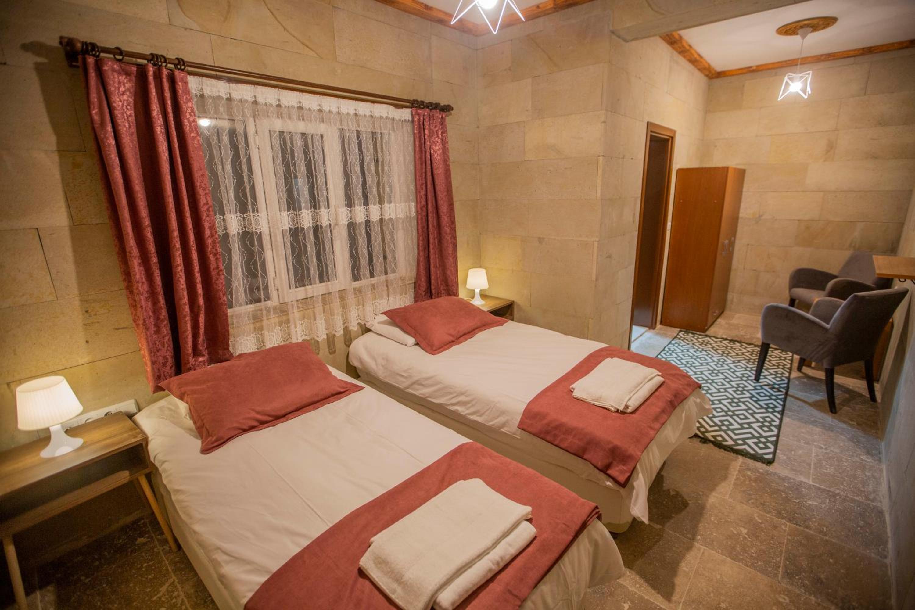 Economy Double Room - Photo 10