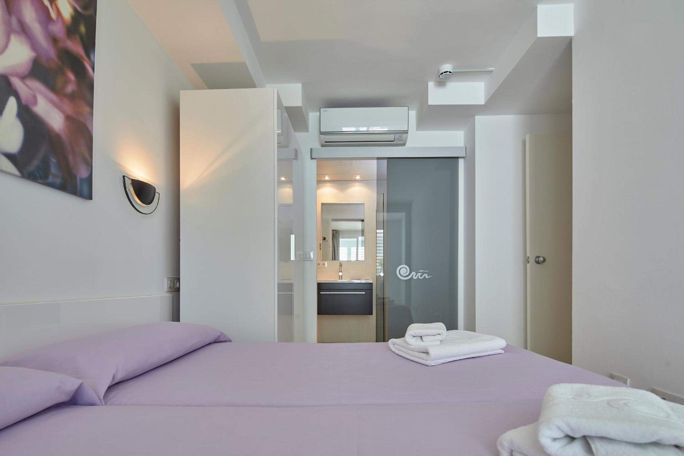 Apartamento Superior de Tres Dormitorios con Vista a la Calle