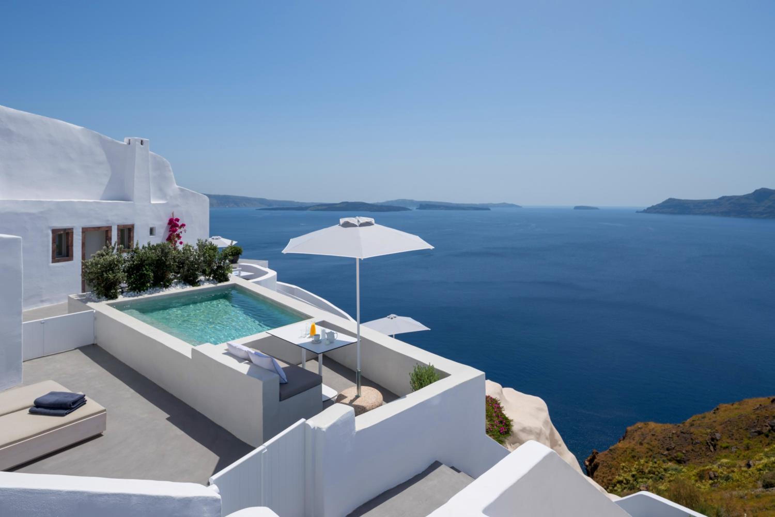 Premium Suite with private outdoor heated plunge pool and Caldera view photo 3
