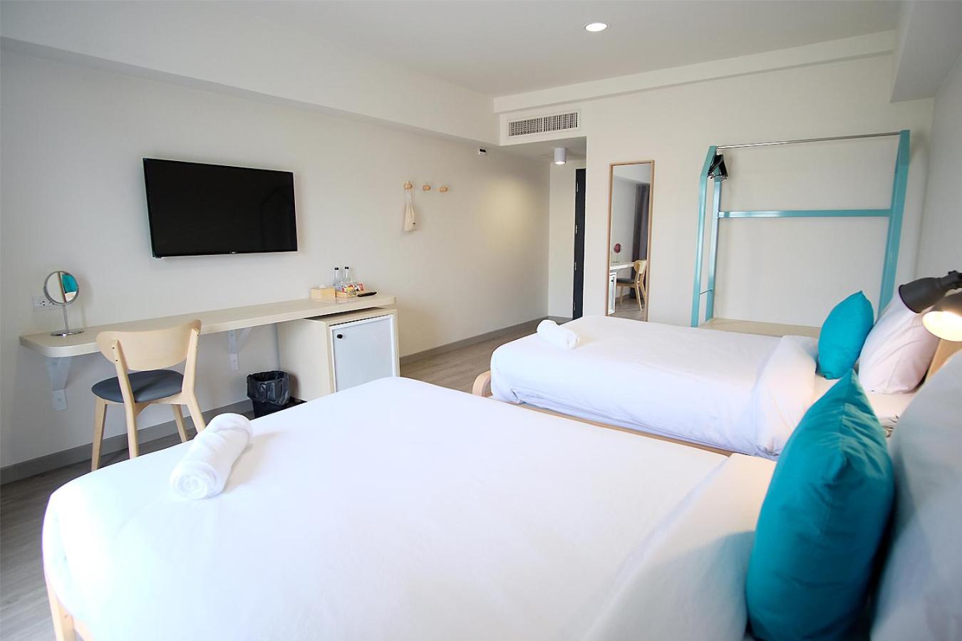 Standard Twin Room - Photo 4
