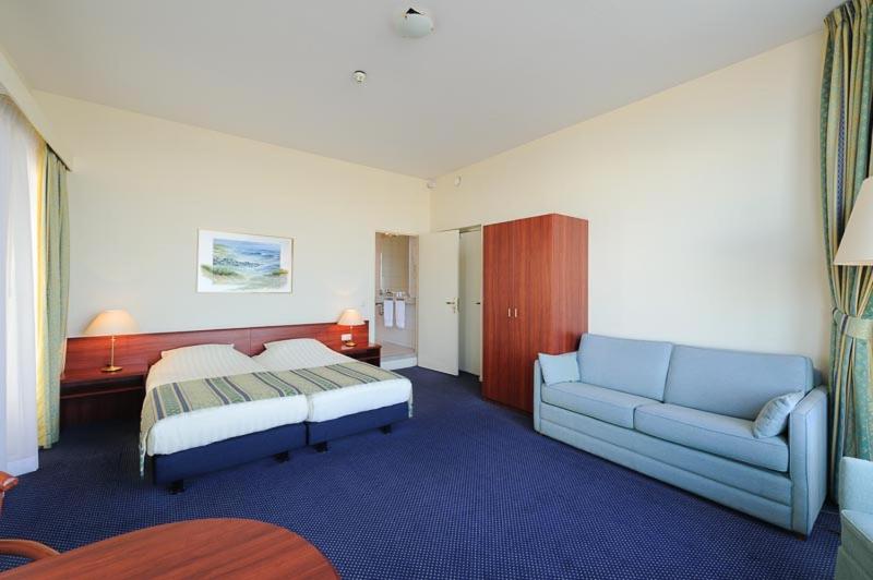 Superior Twin Room with Sea View & Whirlpool