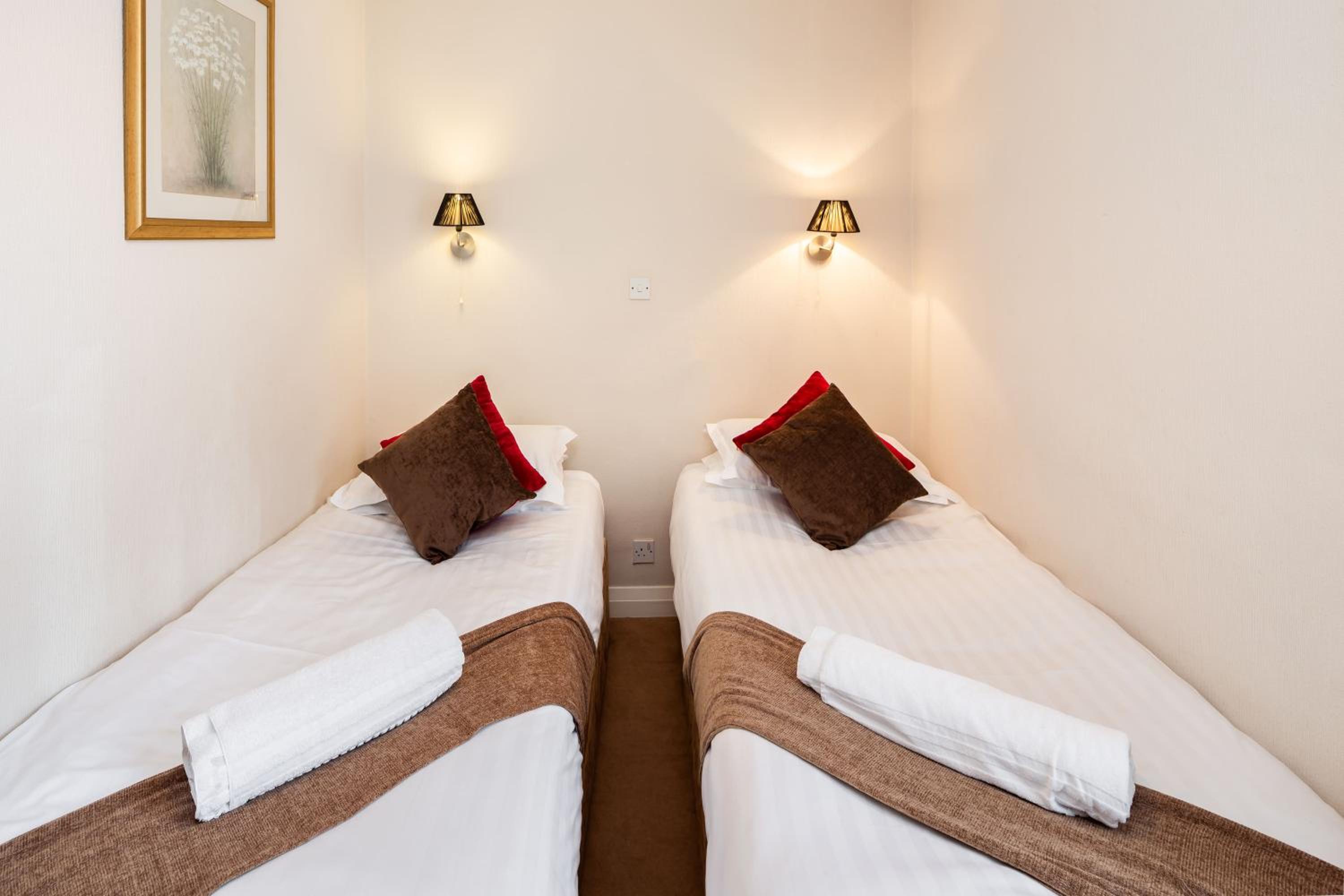 Standard Twin Room photo 2