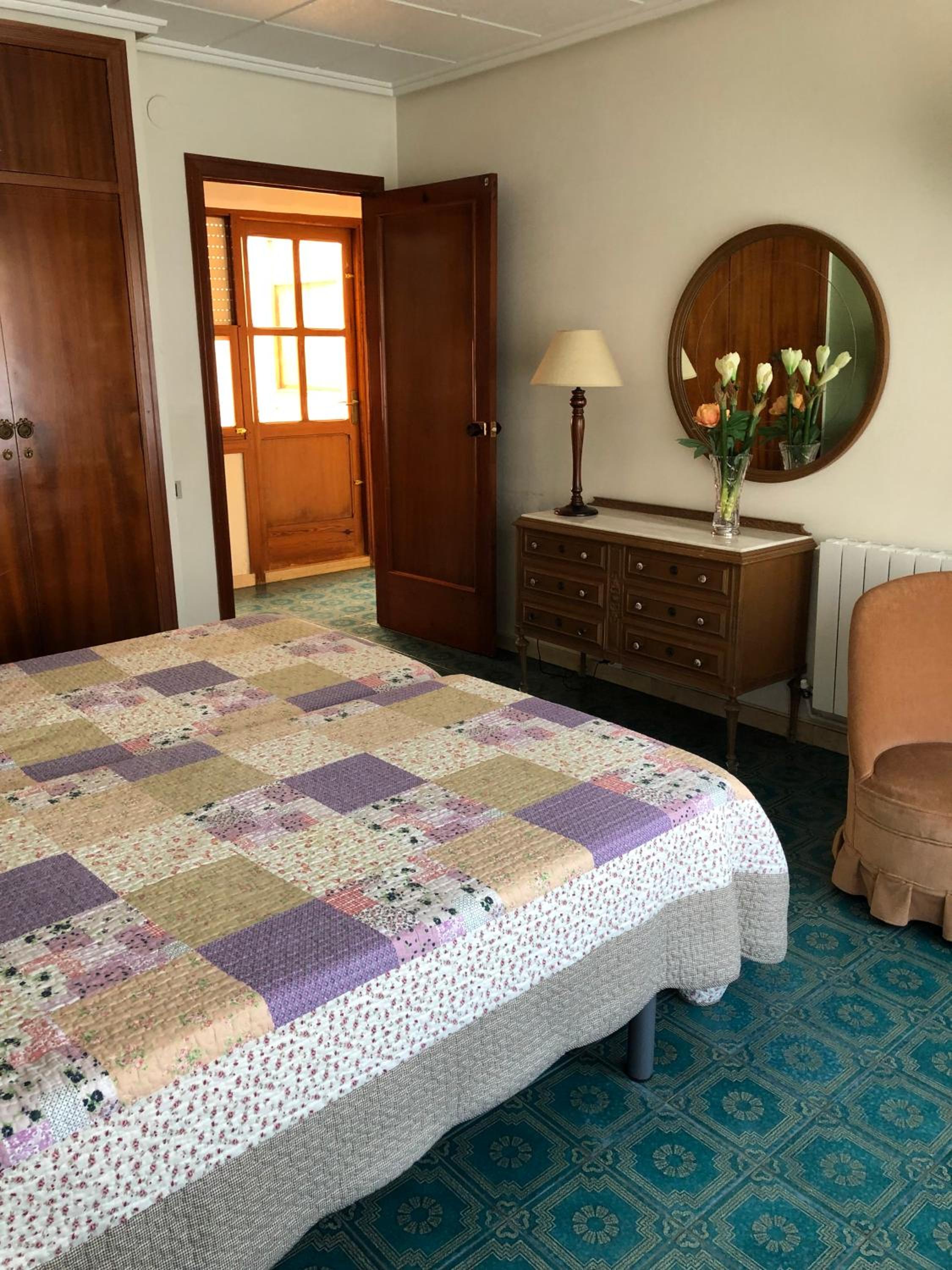 Twin Room with Bath photo 3