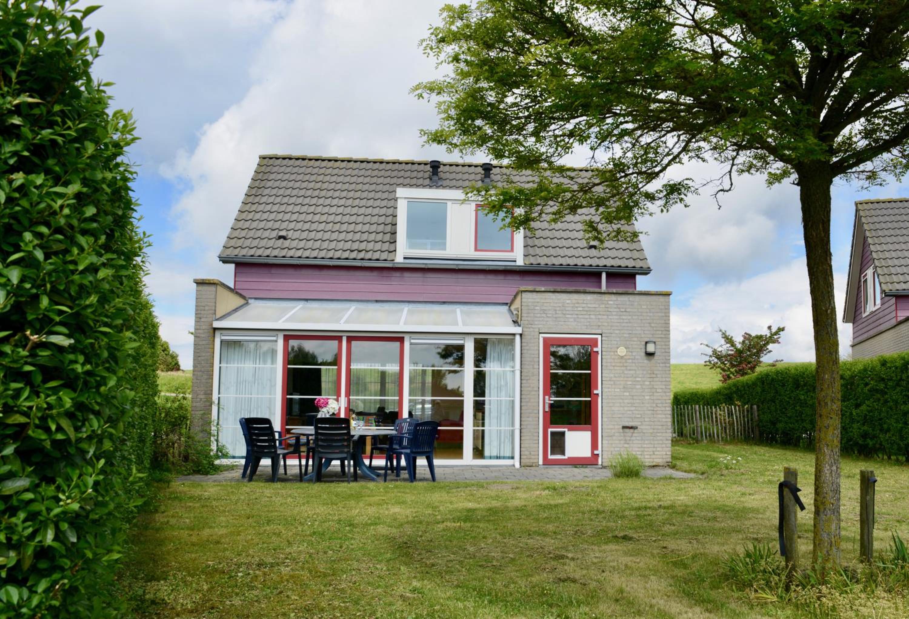 Three-Bedroom House photo 3