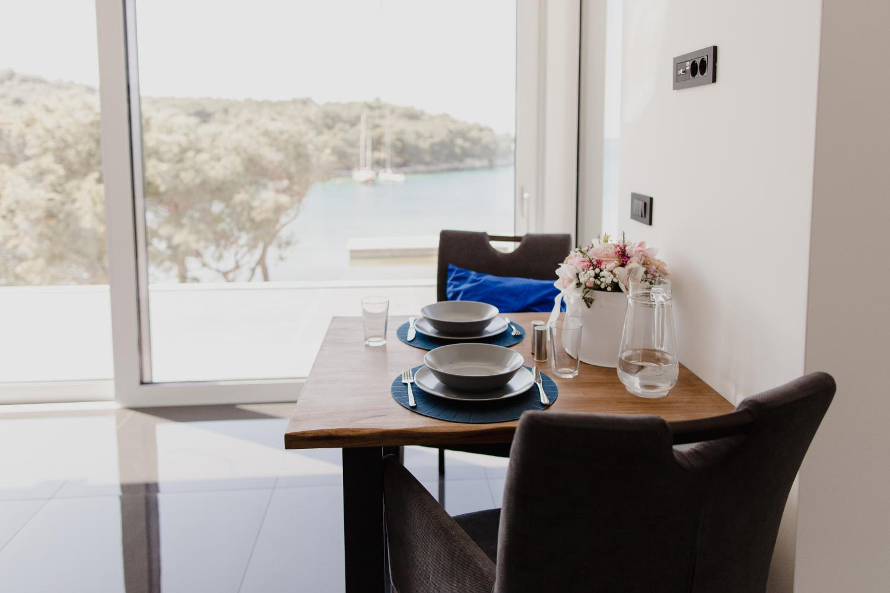 Apartment with Sea View - Photo 11