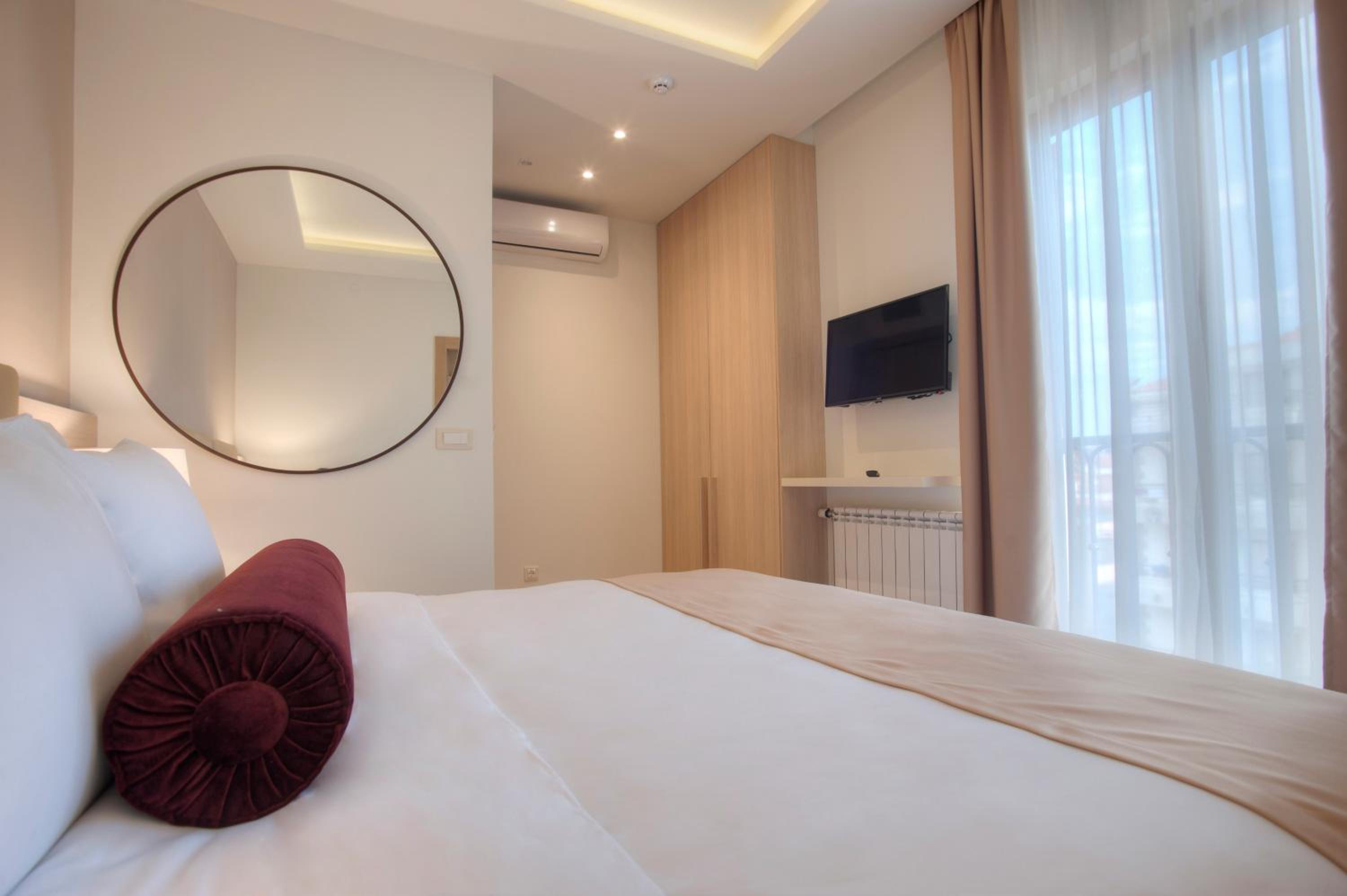 Double or Twin Room - Photo 6
