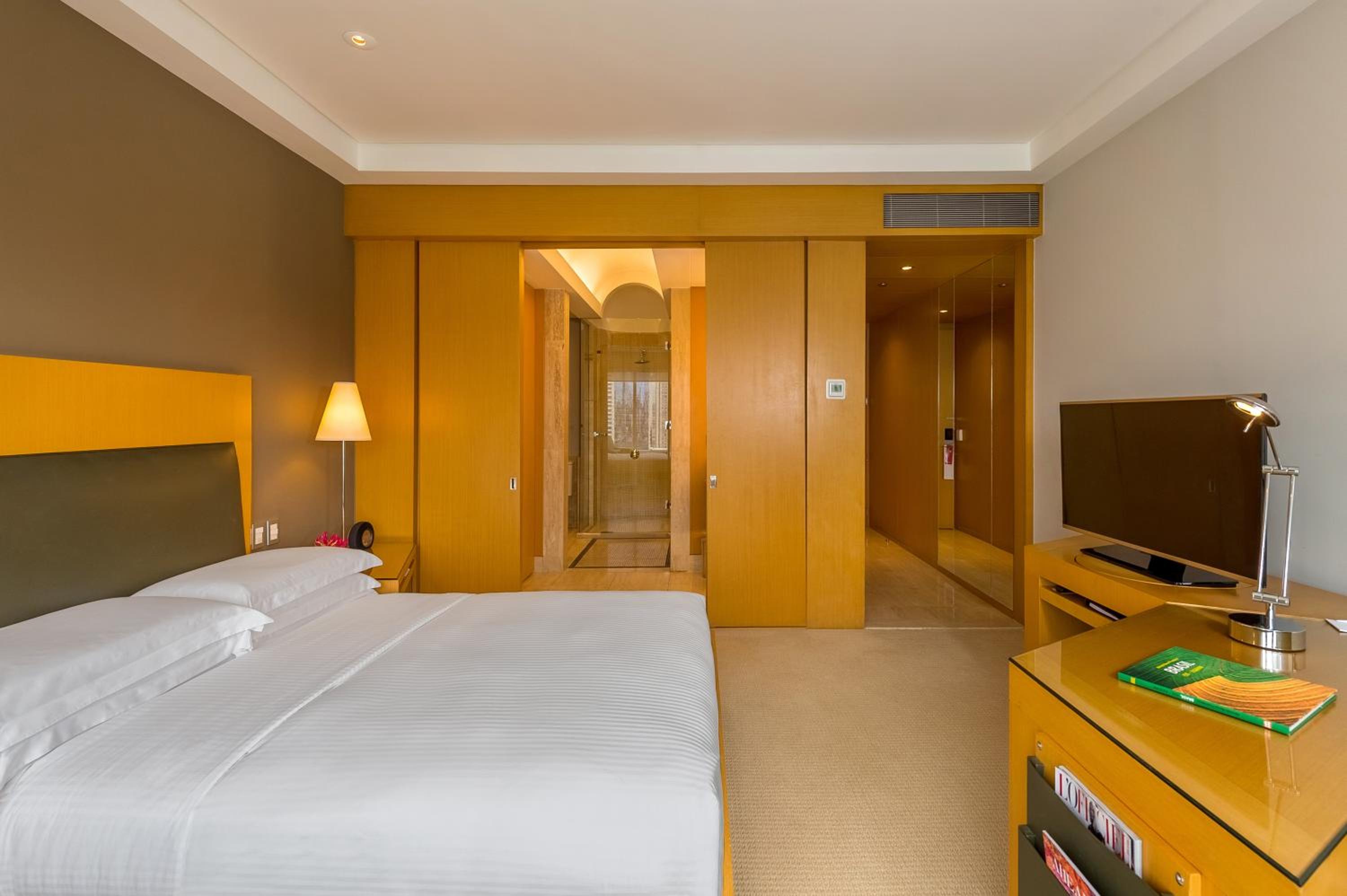 King Room - Club Access - Photo 6