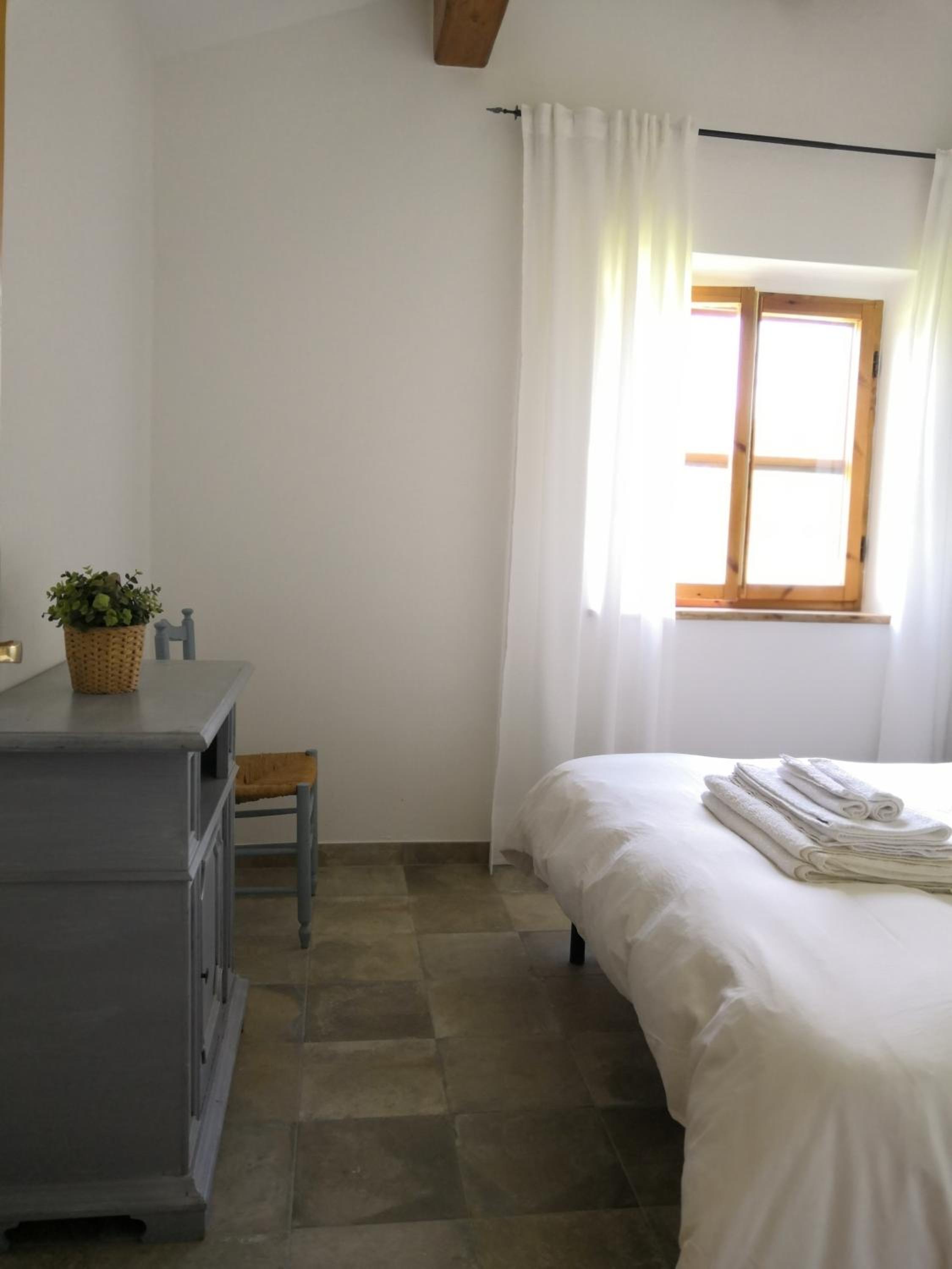 Two-Bedroom House - Photo 4