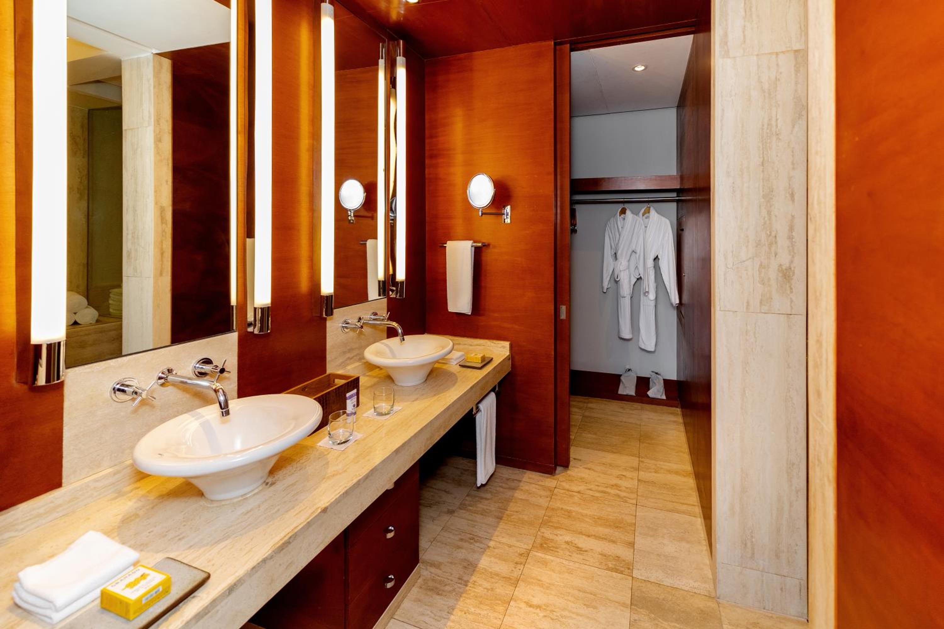 Diplomatic Suite - Photo 2