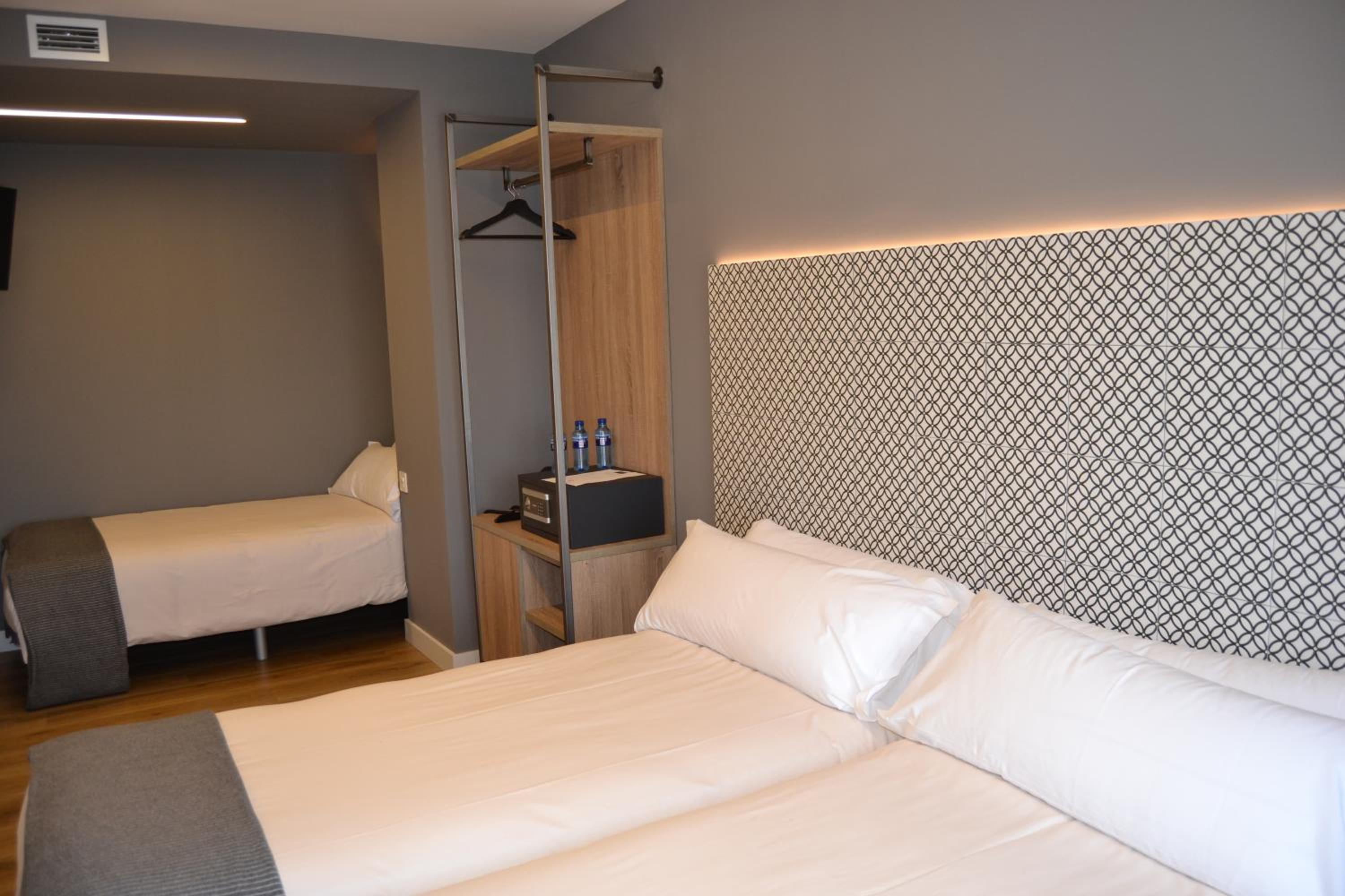 Standard Triple Room - Photo 1