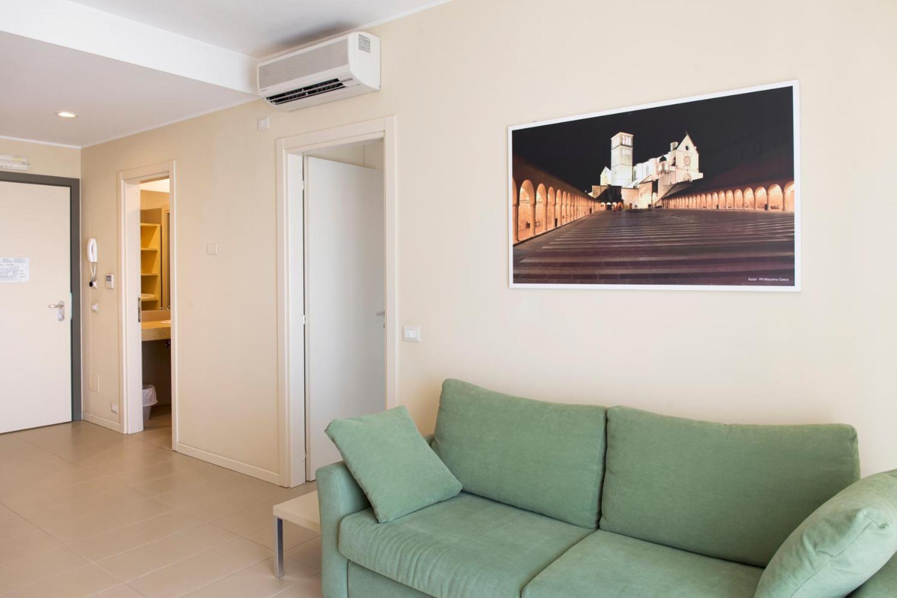 One-Bedroom Apartment with Terrace - Photo 2