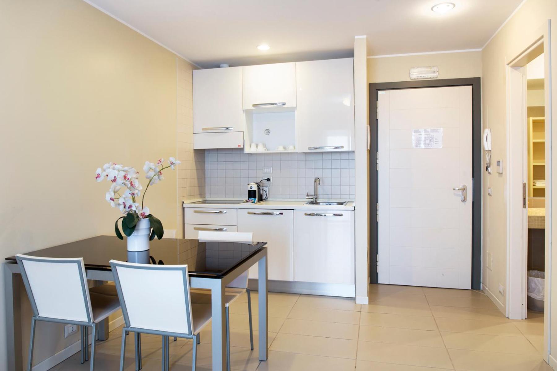 One-Bedroom Apartment with Terrace - Photo 16