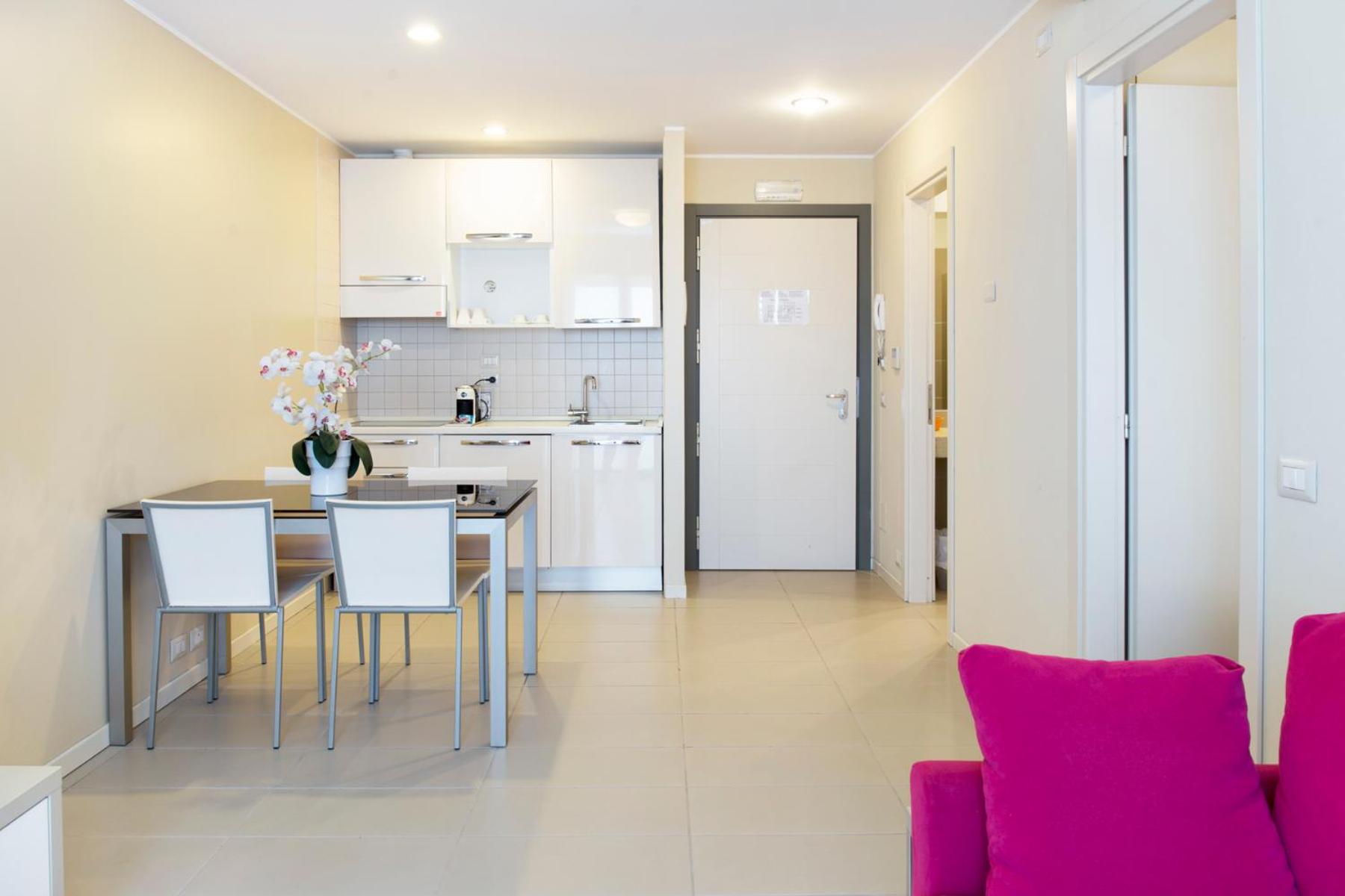One-Bedroom Apartment with Terrace - Photo 7