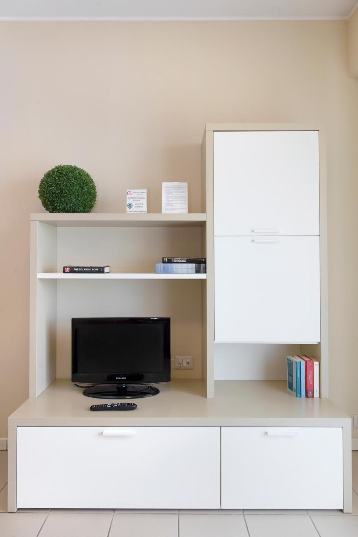 One-Bedroom Apartment with Terrace - Photo 5
