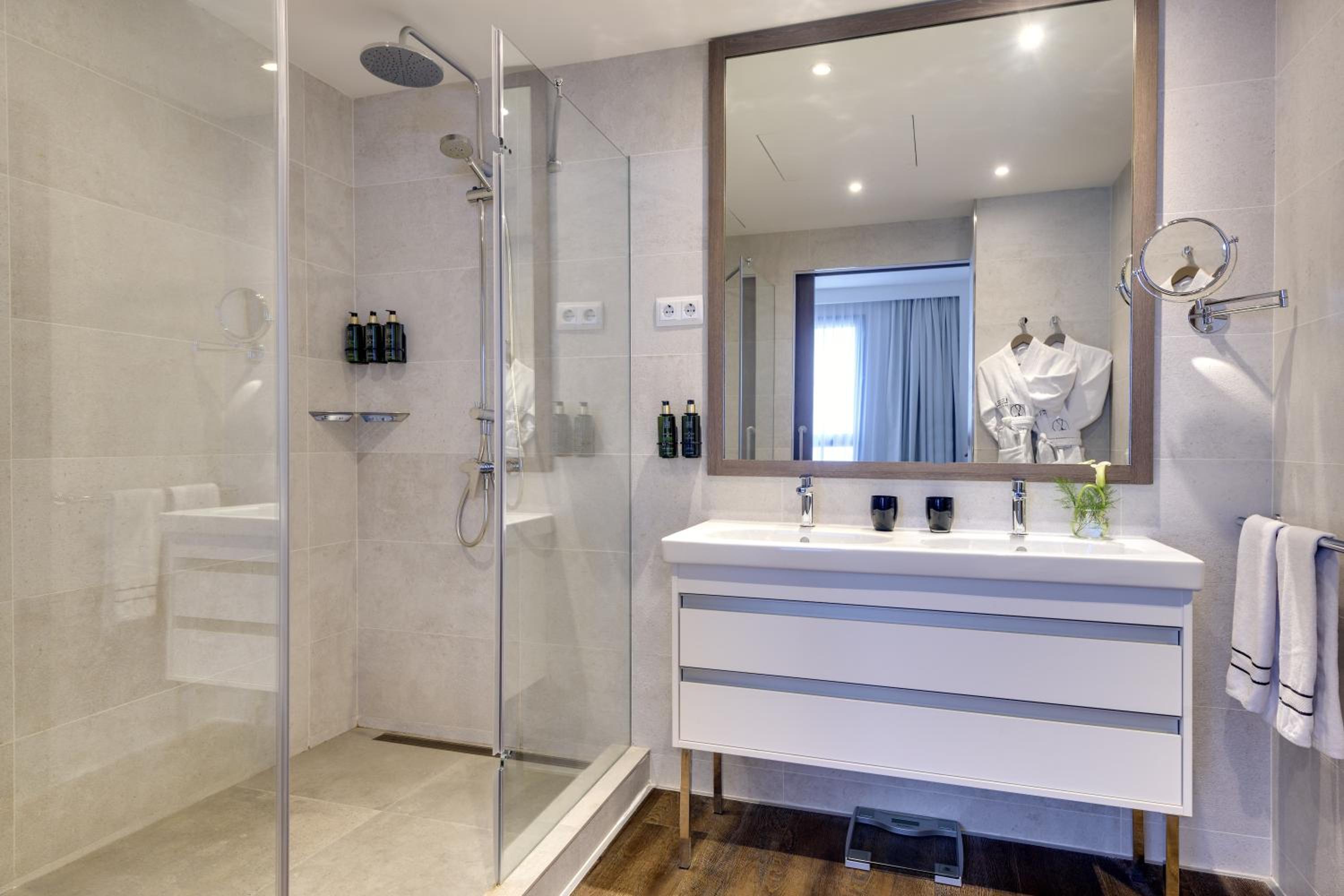 The Level Premium Room - Photo 18