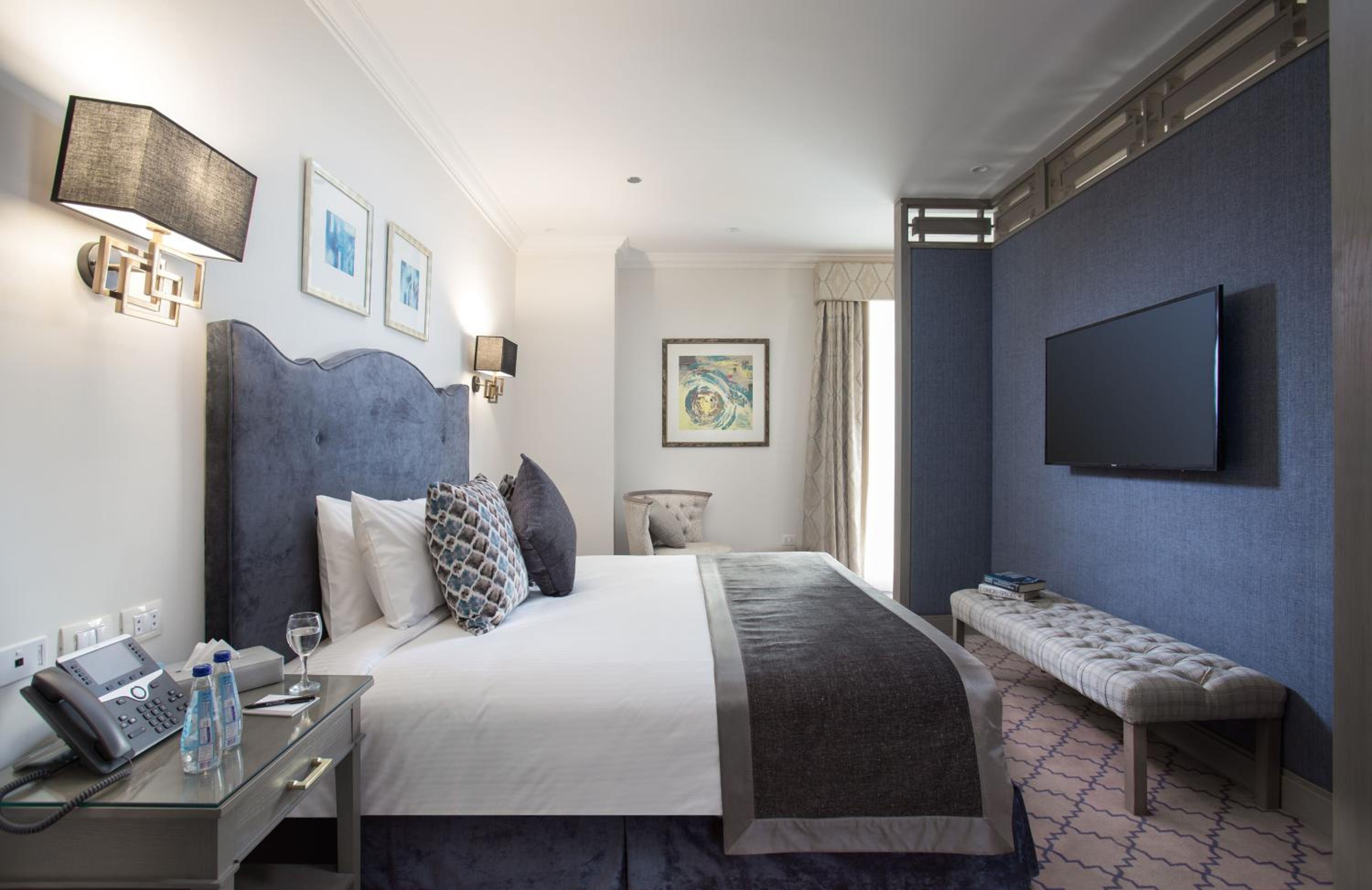 Honeymoon Suite thumbnail 5