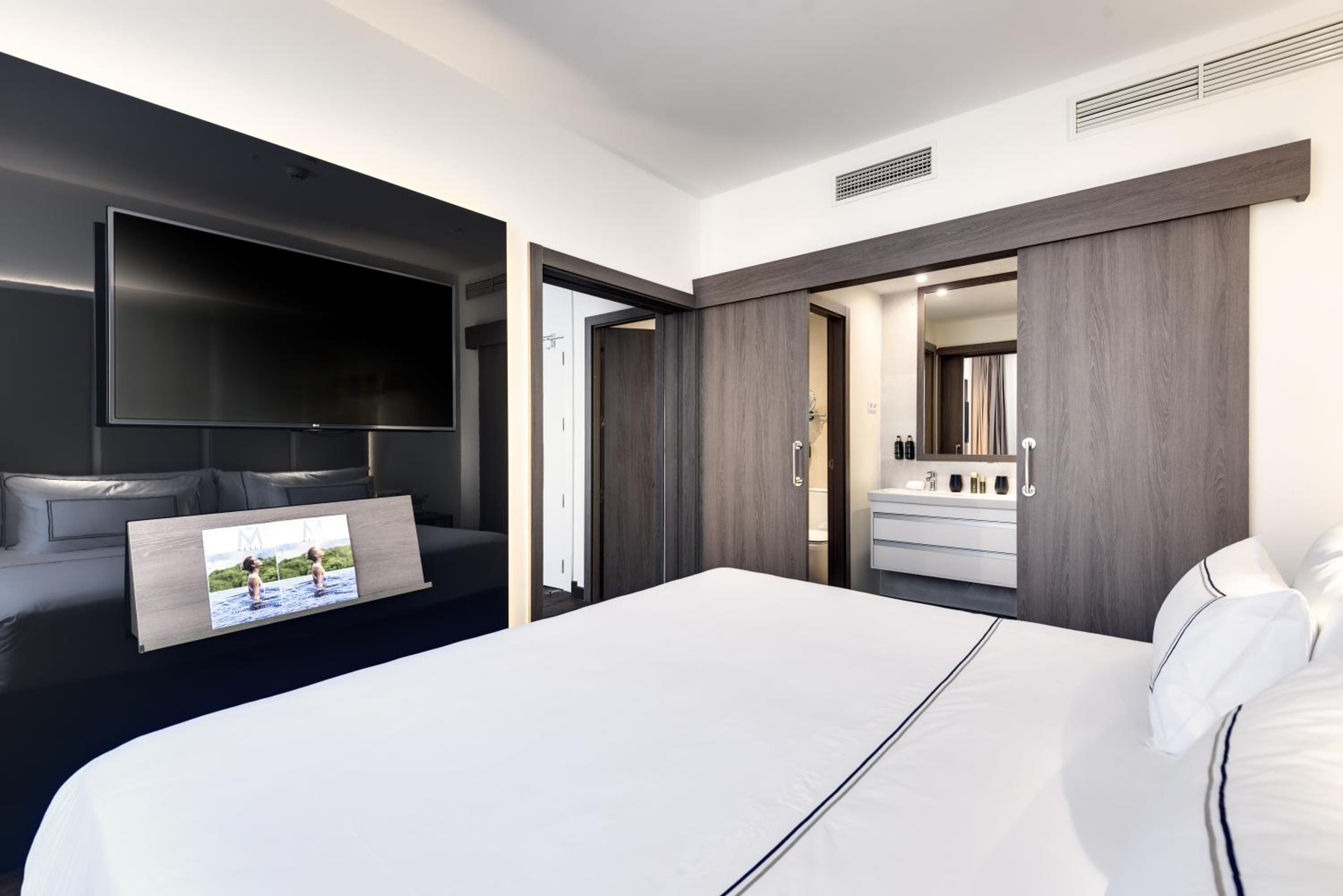 Grand Premium The Level with Bathtub