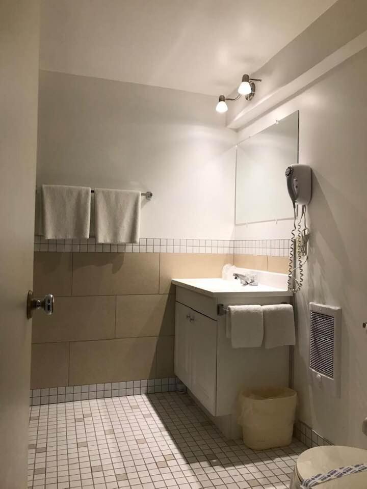 One-Bedroom Apartment - Photo 11