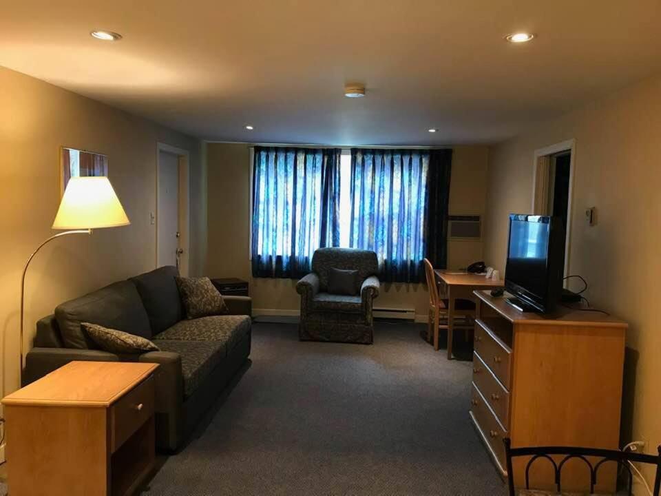 One-Bedroom Apartment - Photo 8