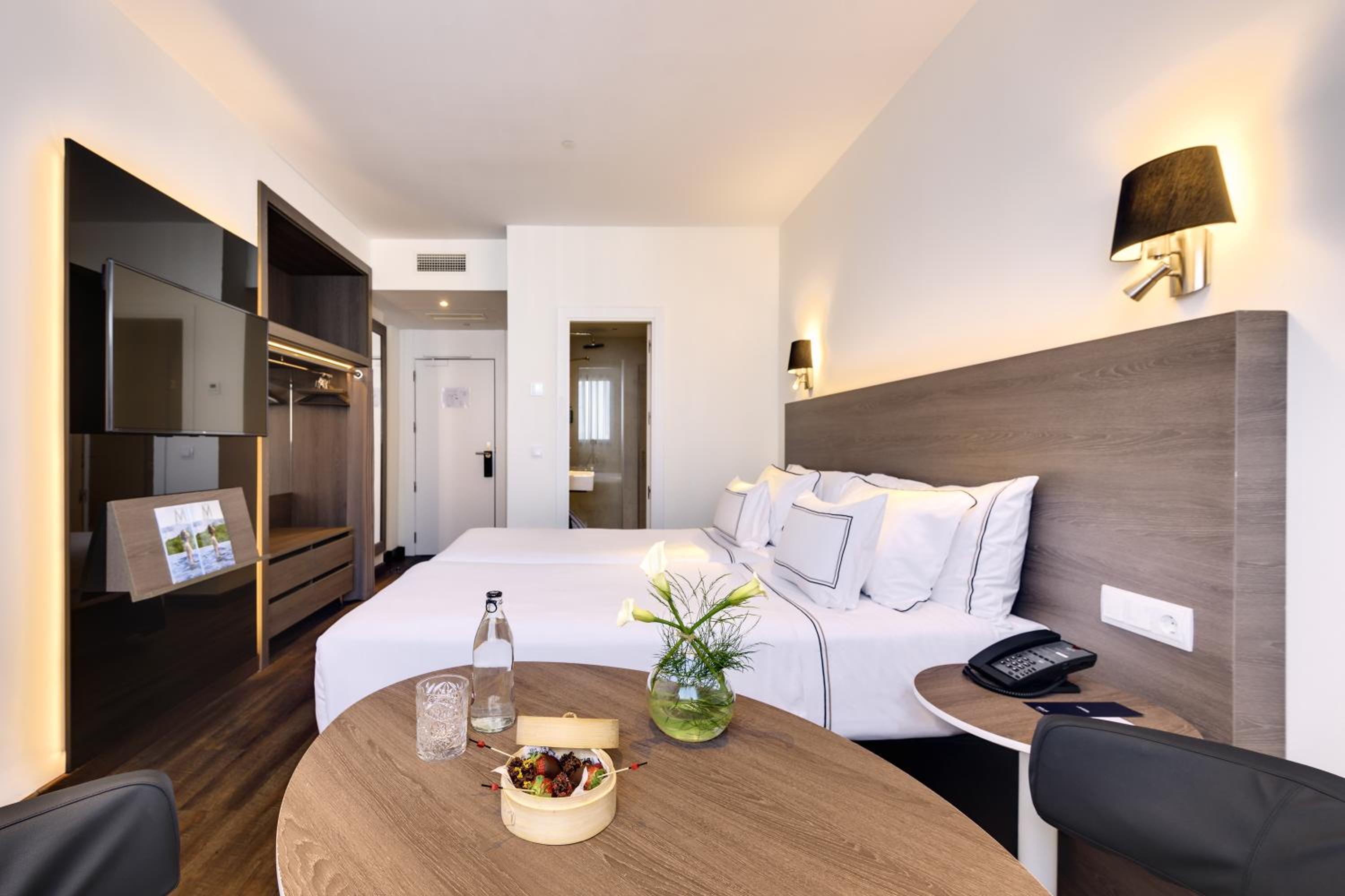 Connecting Premium Room