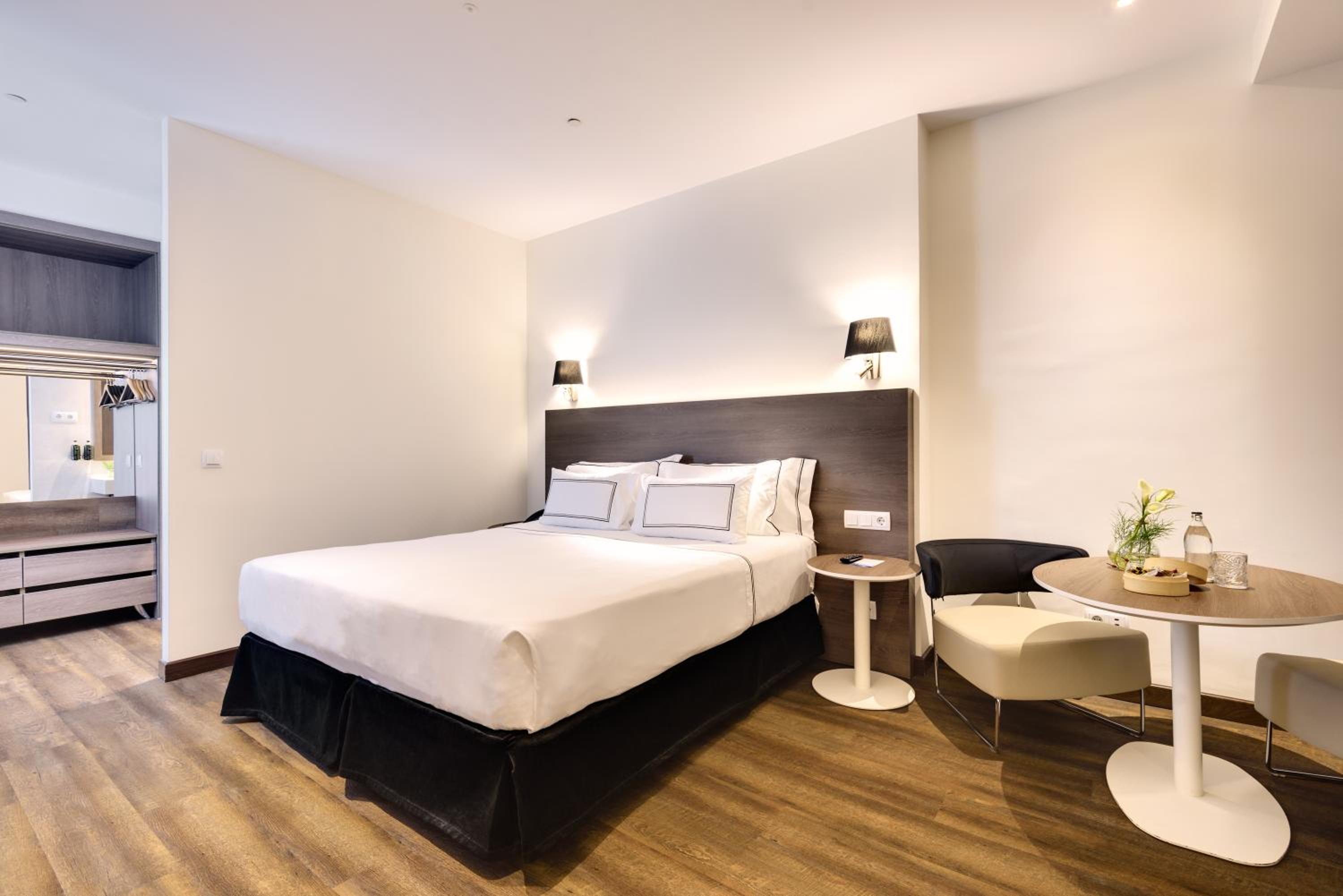 Connecting Premium Room