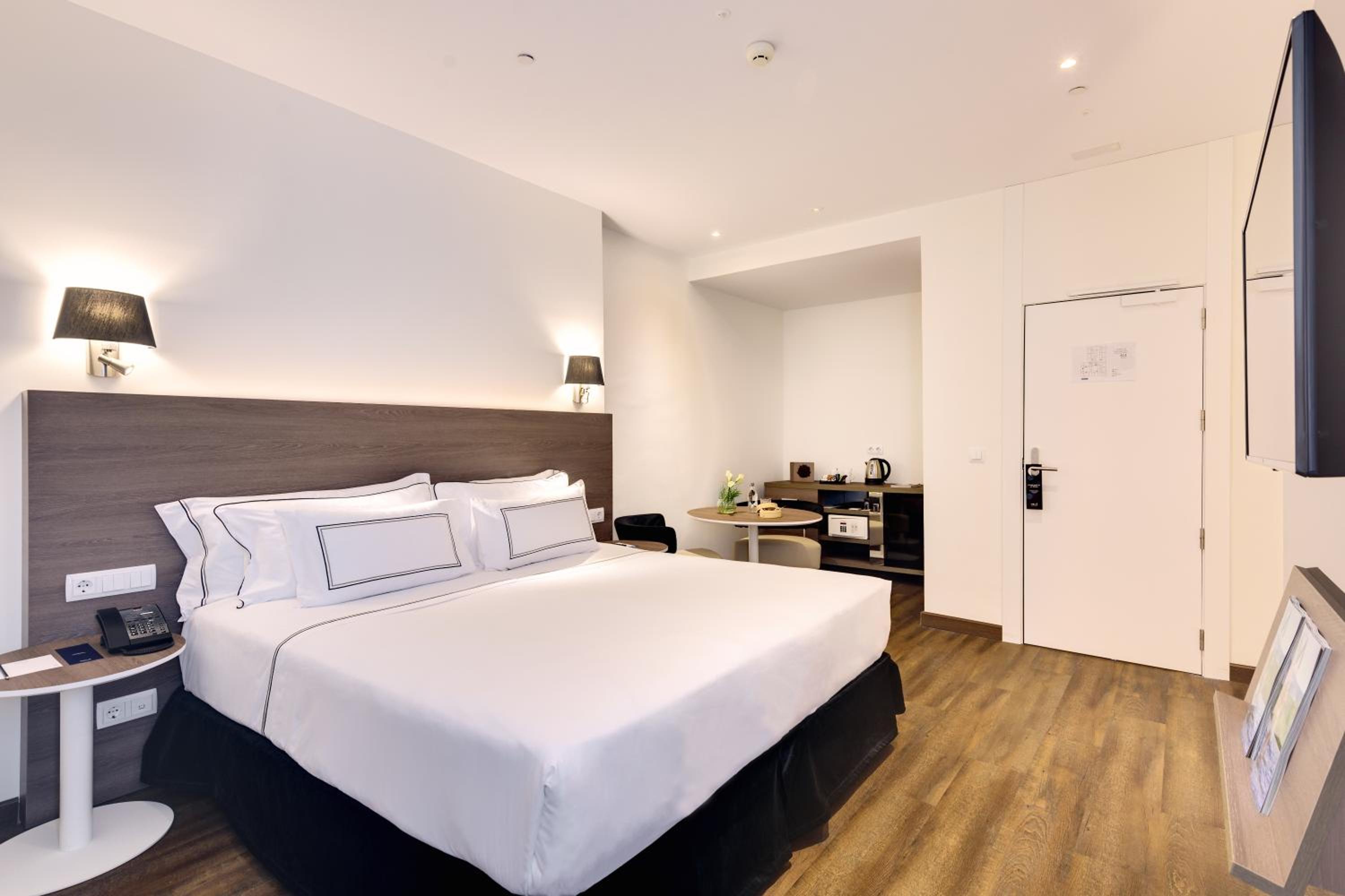 Connecting Premium Room