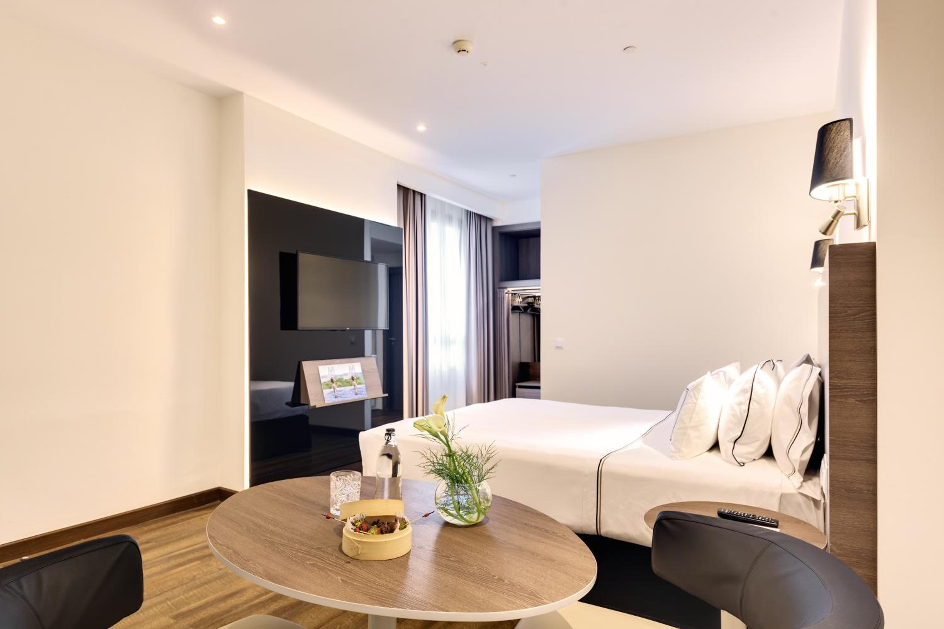 Connecting Premium Room thumbnail 5
