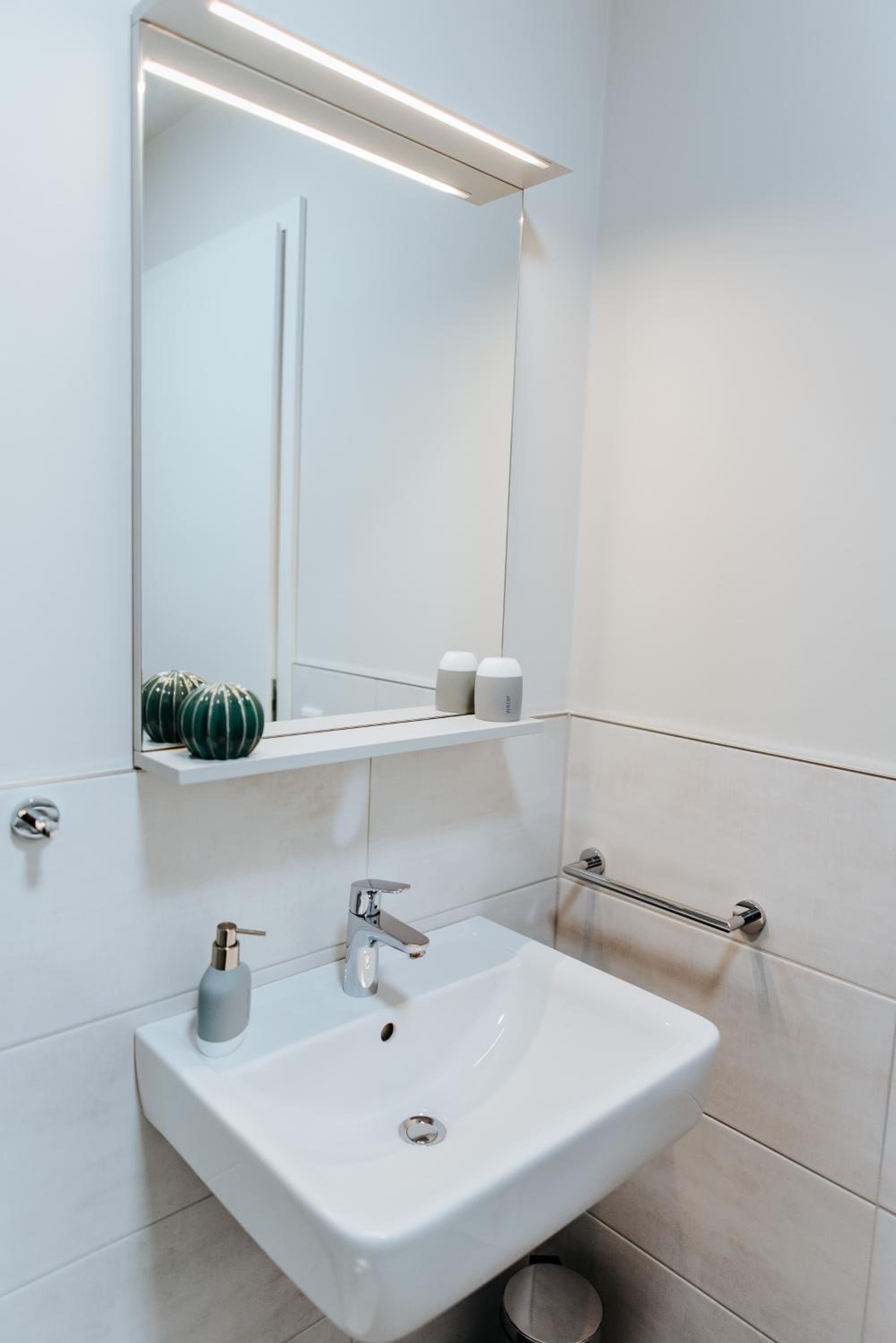 Apartment With Shared Bathroom photo 3