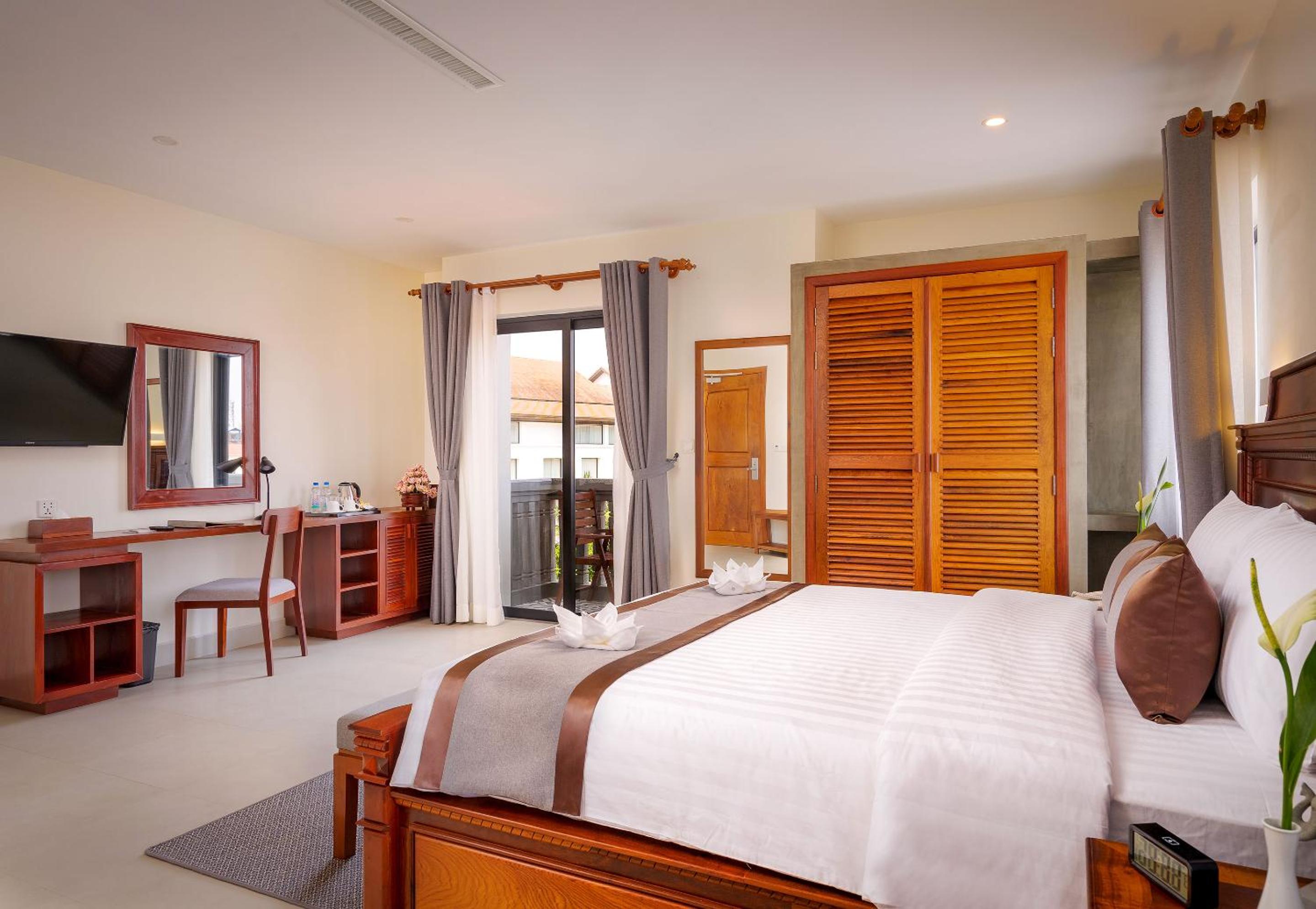 Mony Reach Suite With Balcony - Photo 6