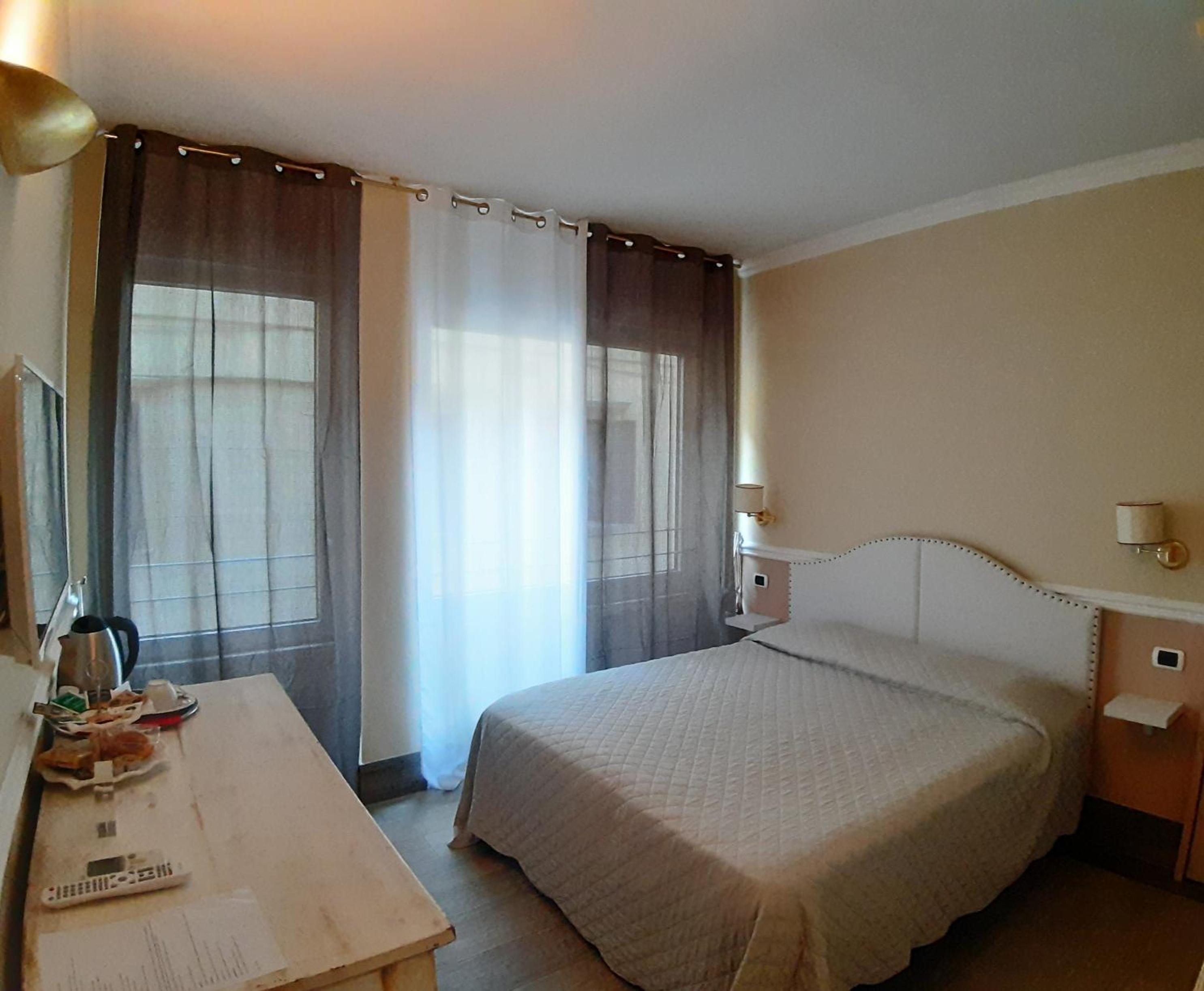 Deluxe Double Room (2 Adults) - Photo 16