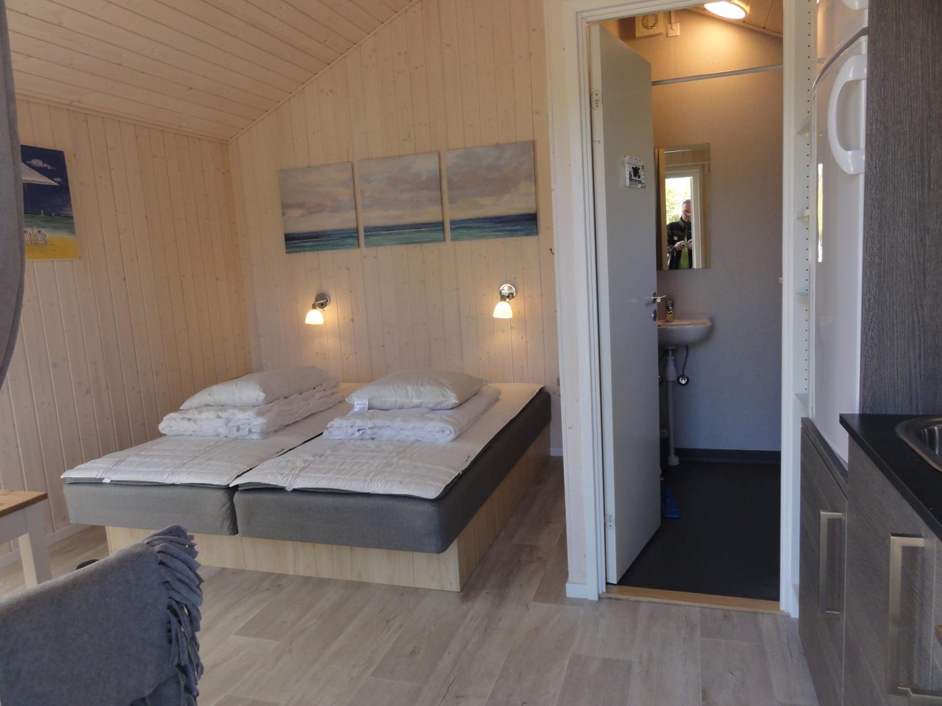 Cottage with Private Bathroom photo 1