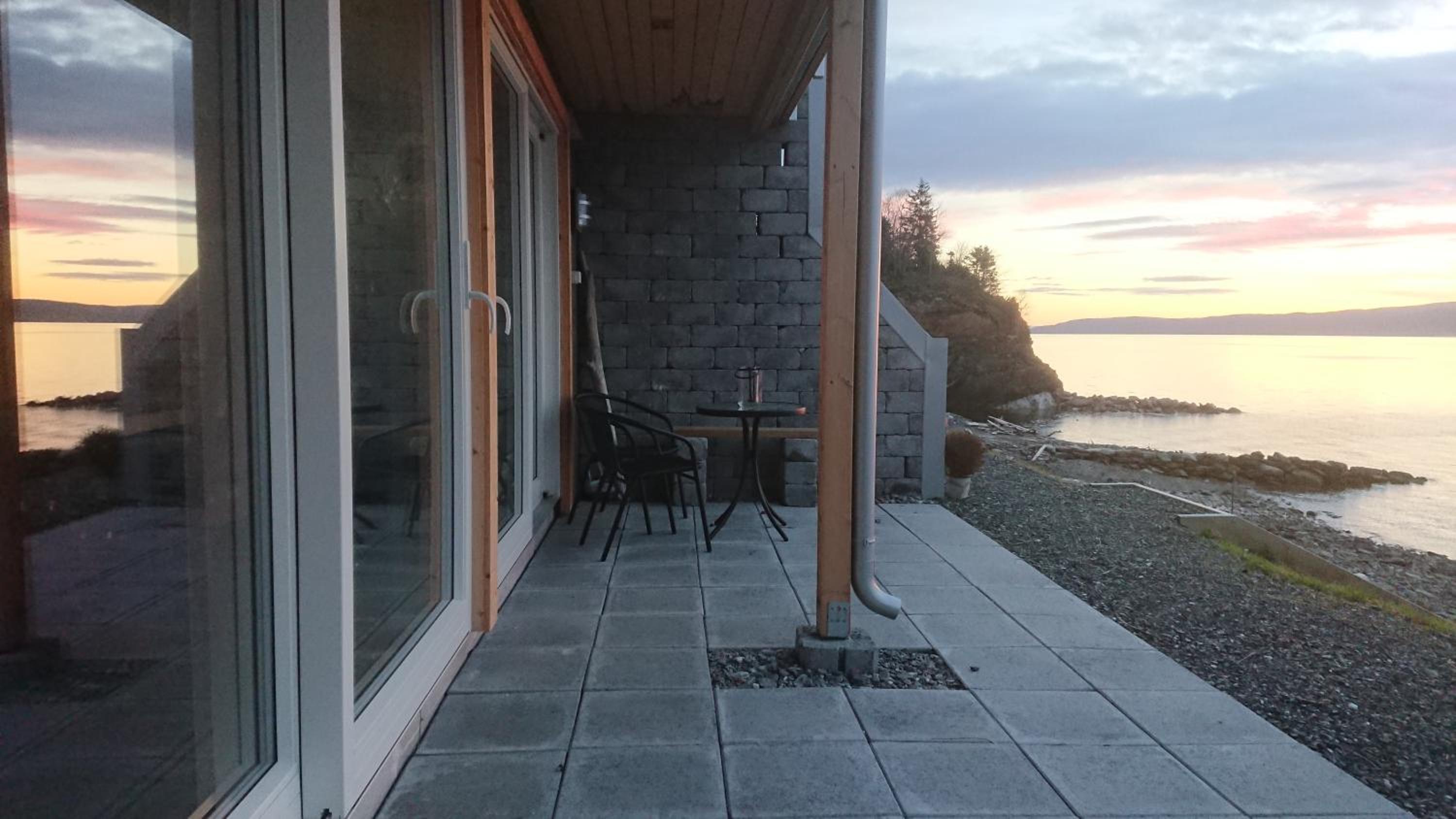Three-Bedroom House - Photo 8