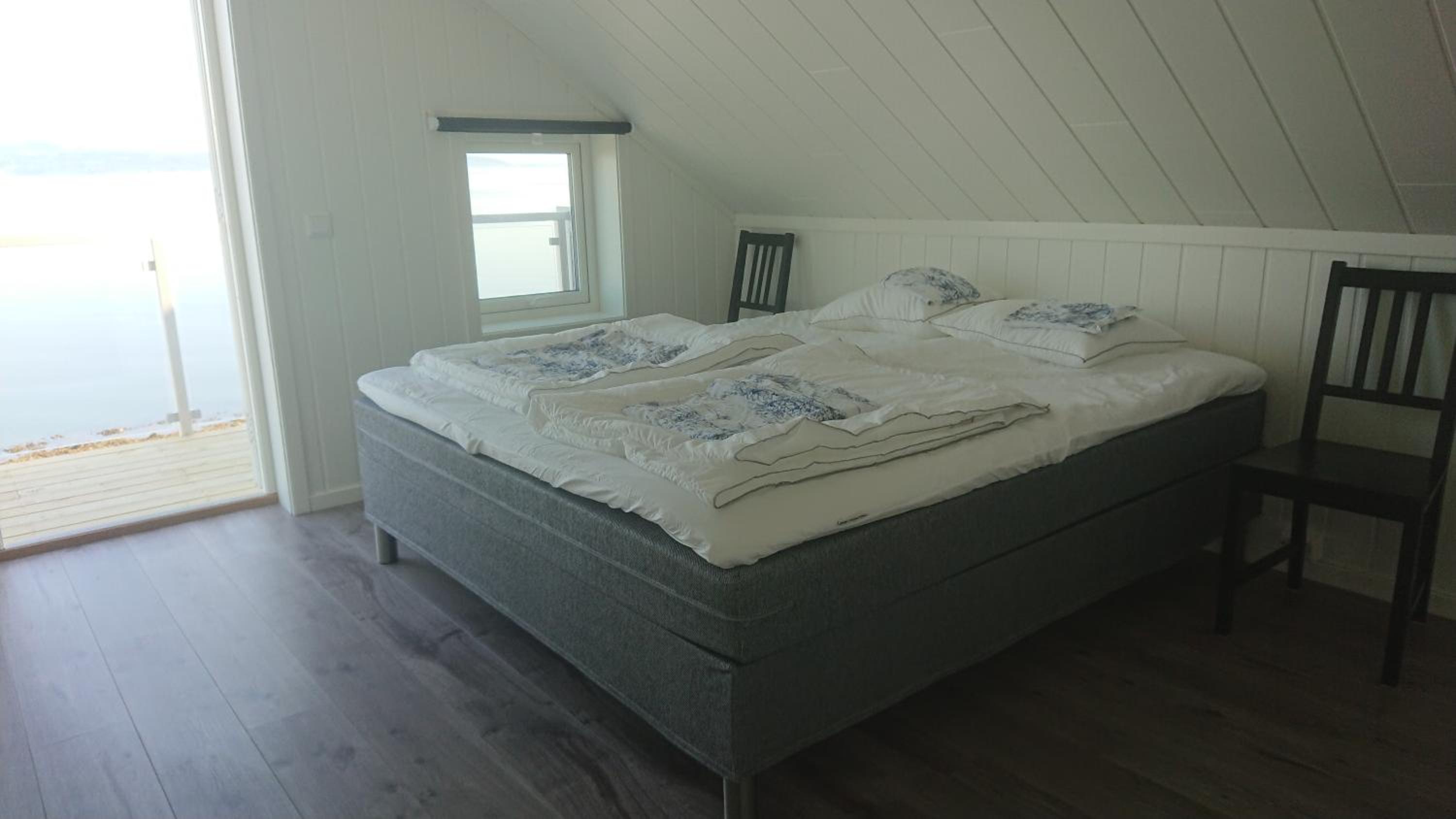 Three-Bedroom House photo 3
