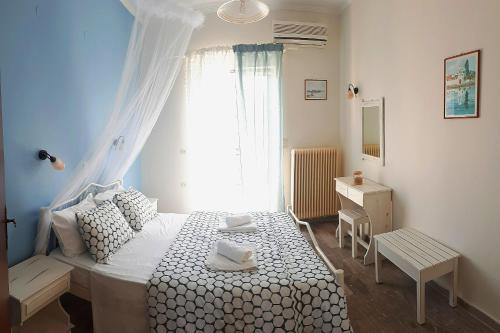Apartment with Balcony photo 2