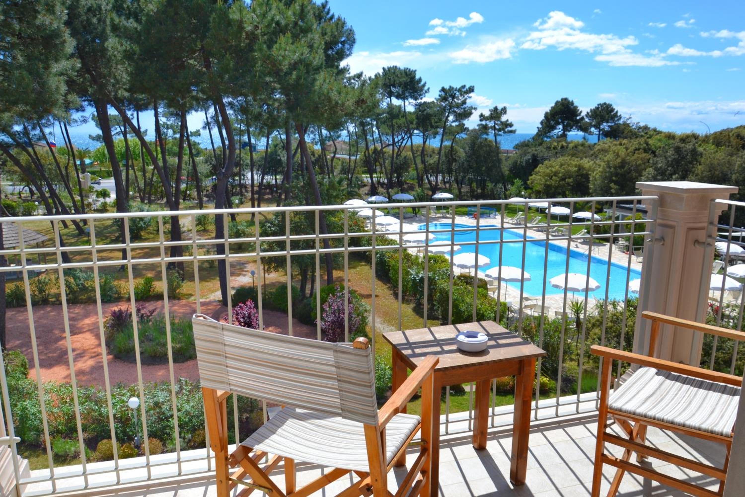Superior Triple Room with Sea View photo 3