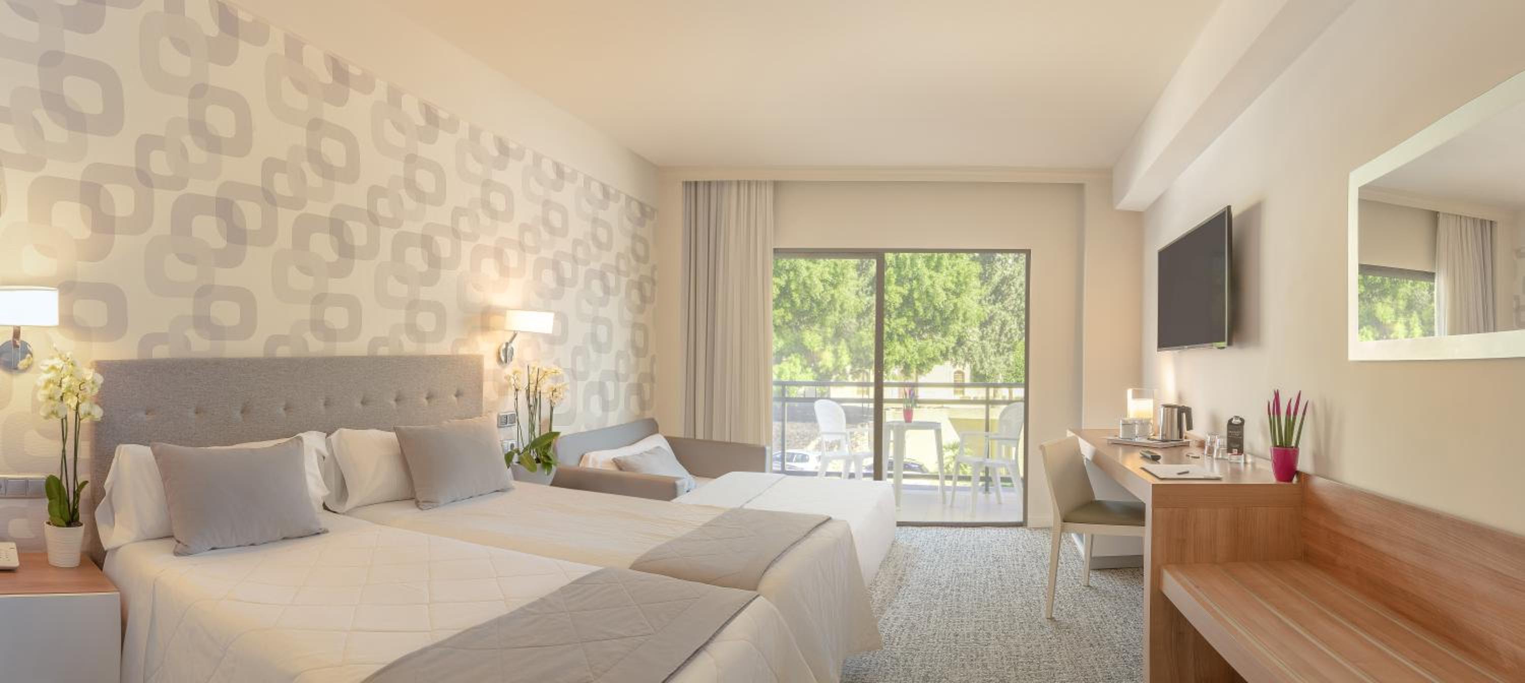 Superior Twin Room (3 Adults) with terrace photo 3