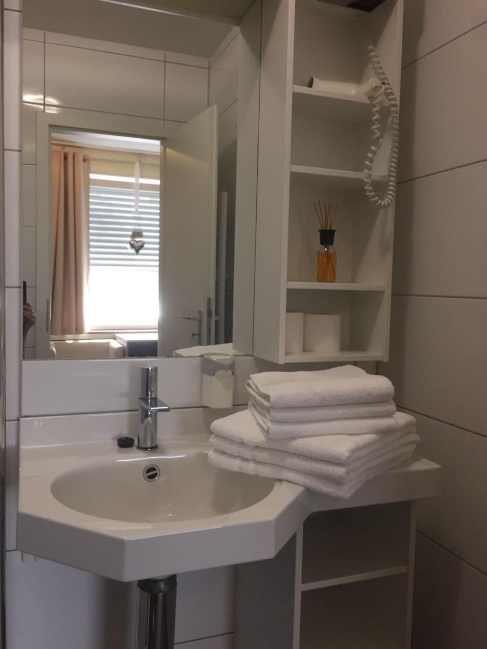 Single Room with Private Bathroom photo 2