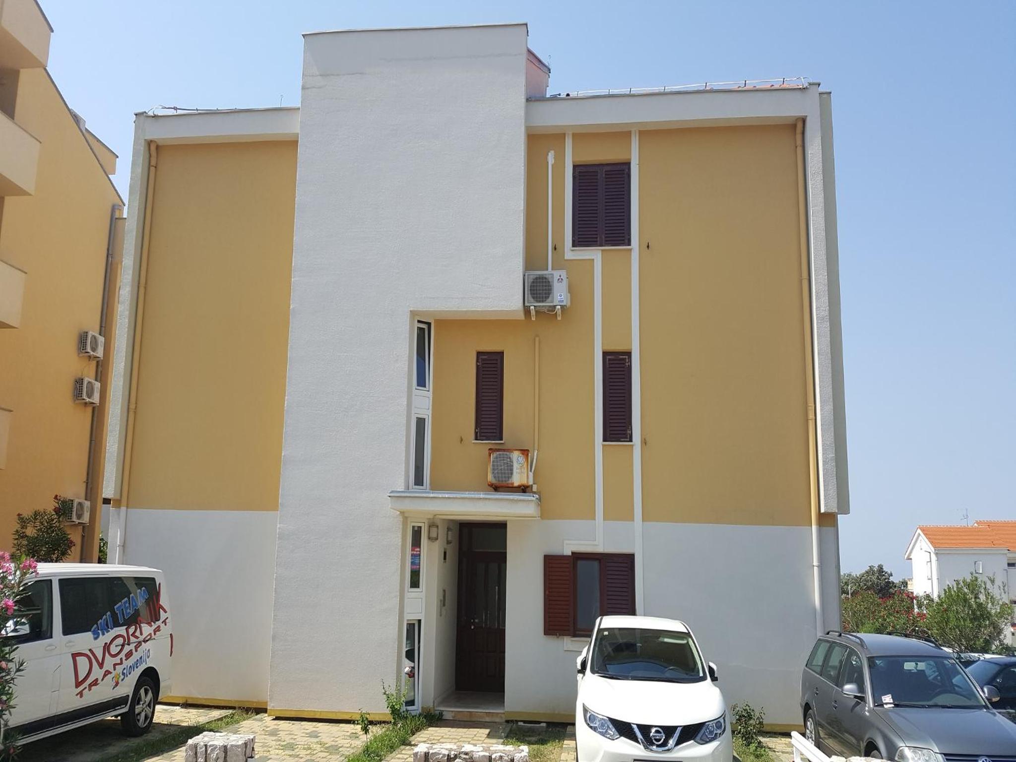 Apartment with Terrace - Photo 9