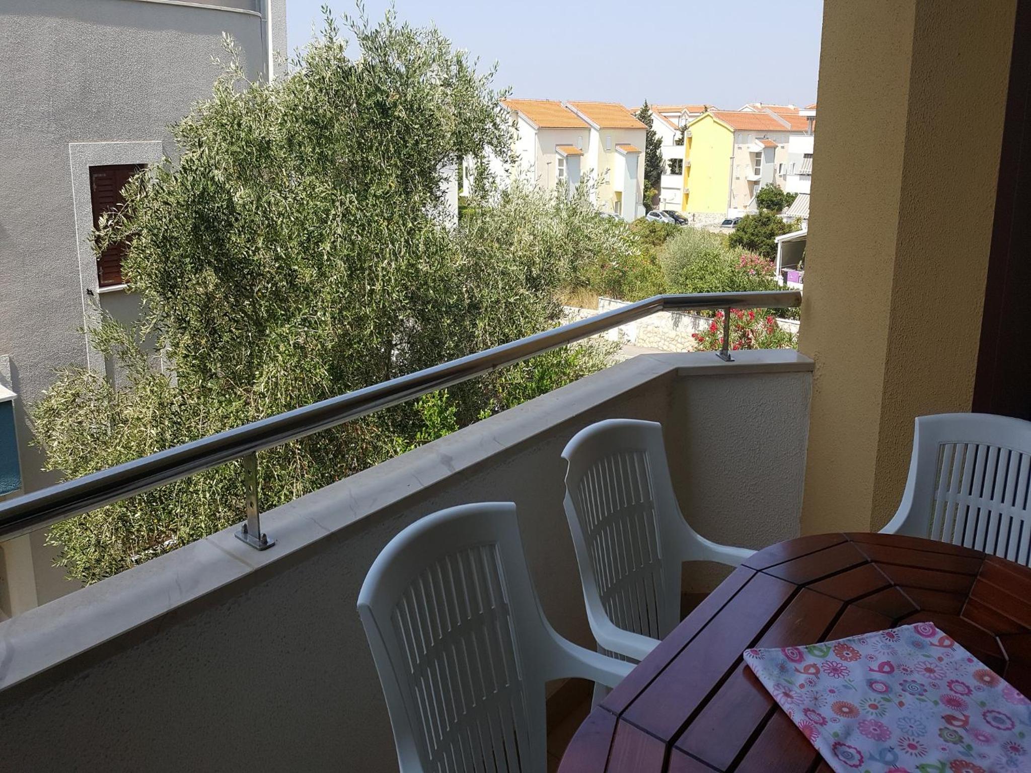 Apartment with Terrace - Photo 4
