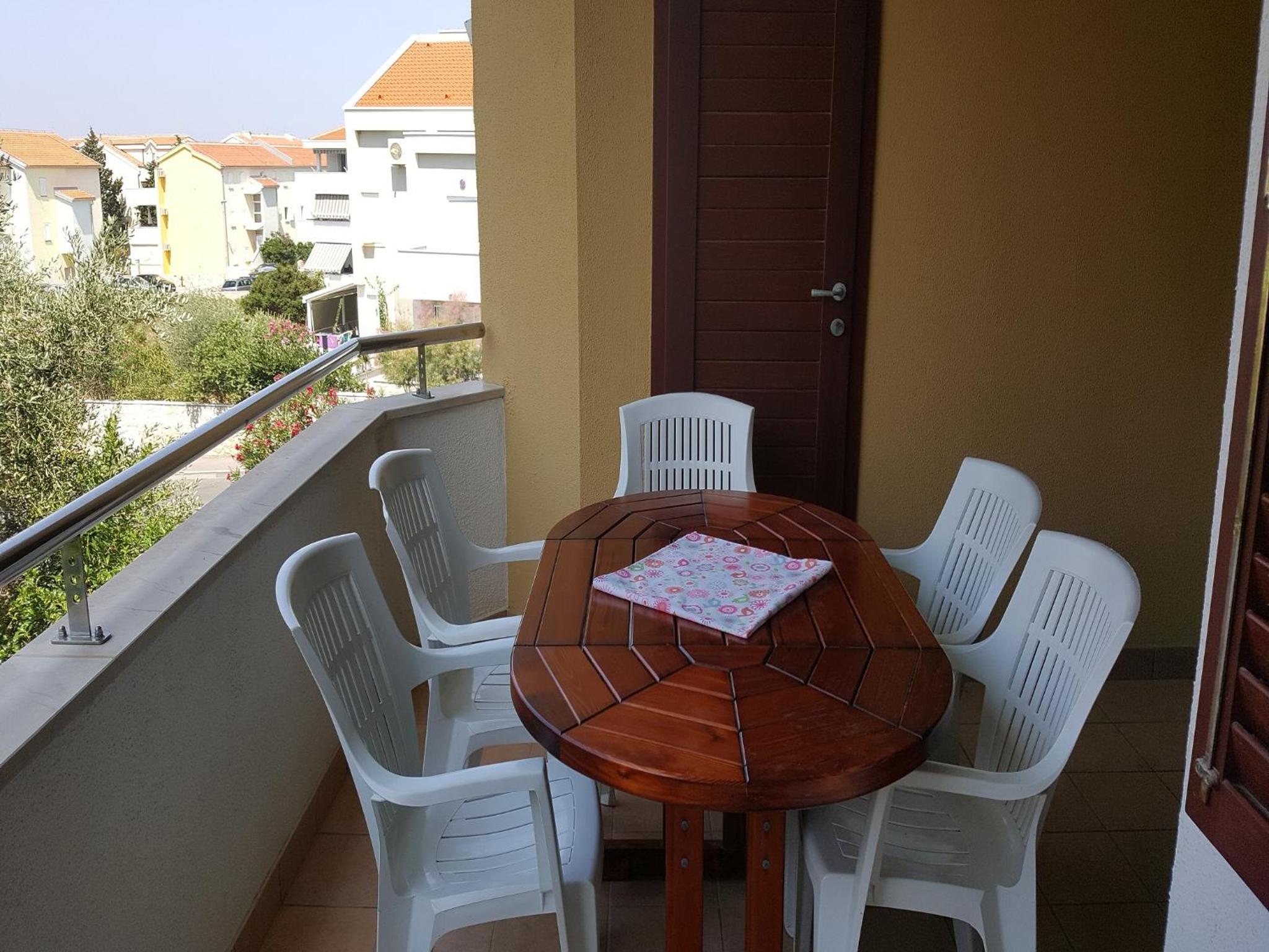 Apartment with Terrace - Photo 3