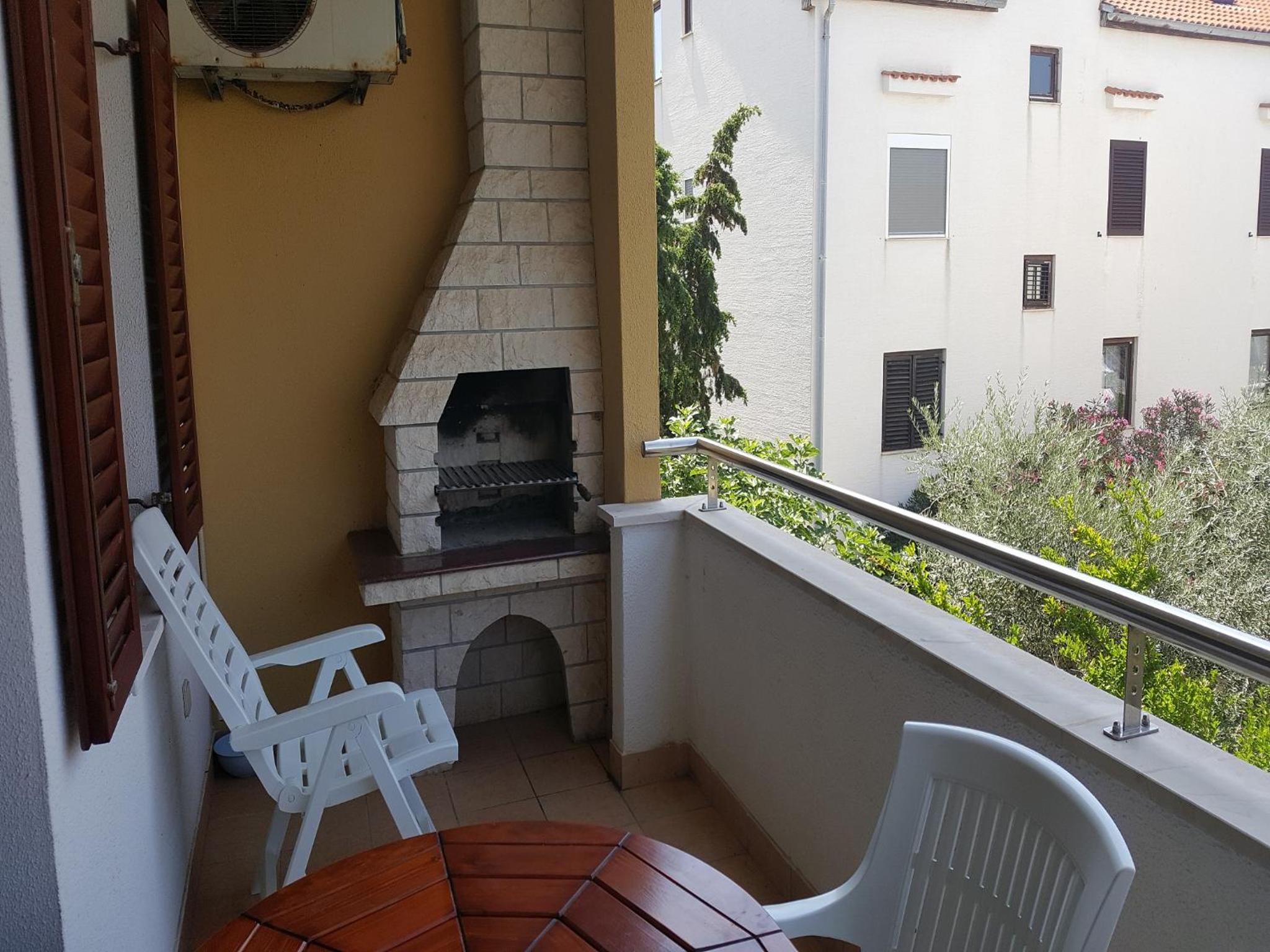 Apartment with Terrace - Photo 8